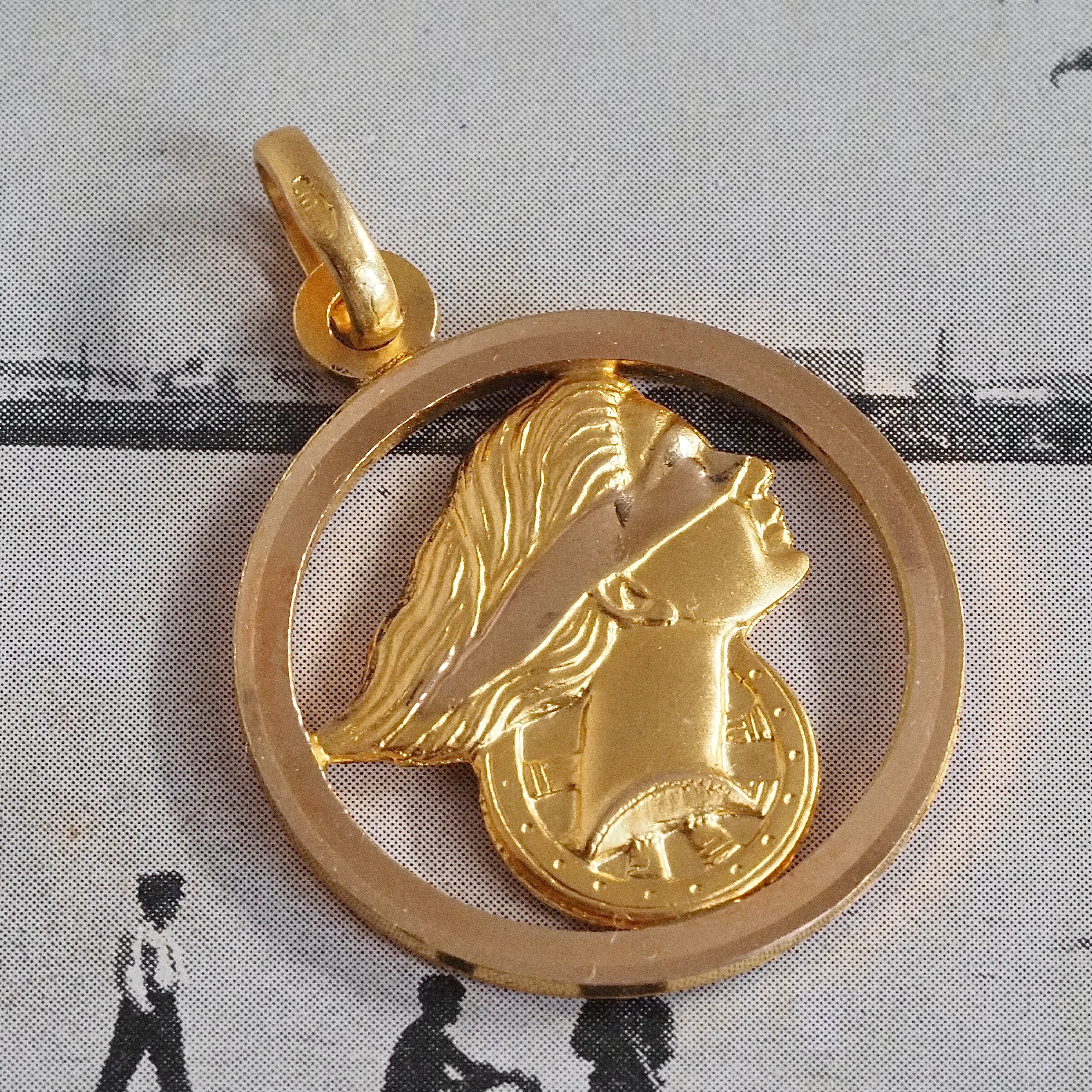 Vintage Italian Fortuna Bloomed 18k Gold Pendant