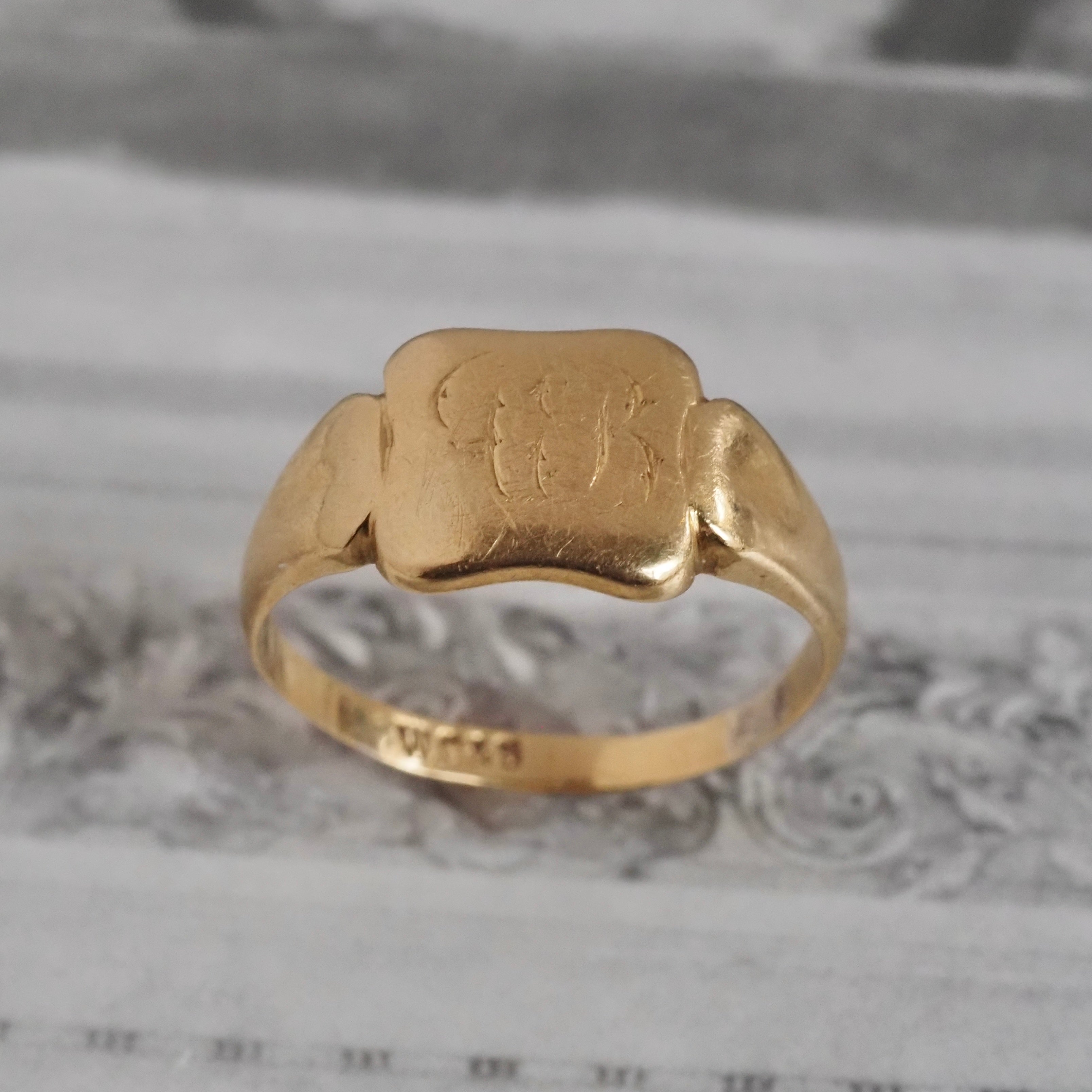 Antique 18k Gold Square Signet Ring
