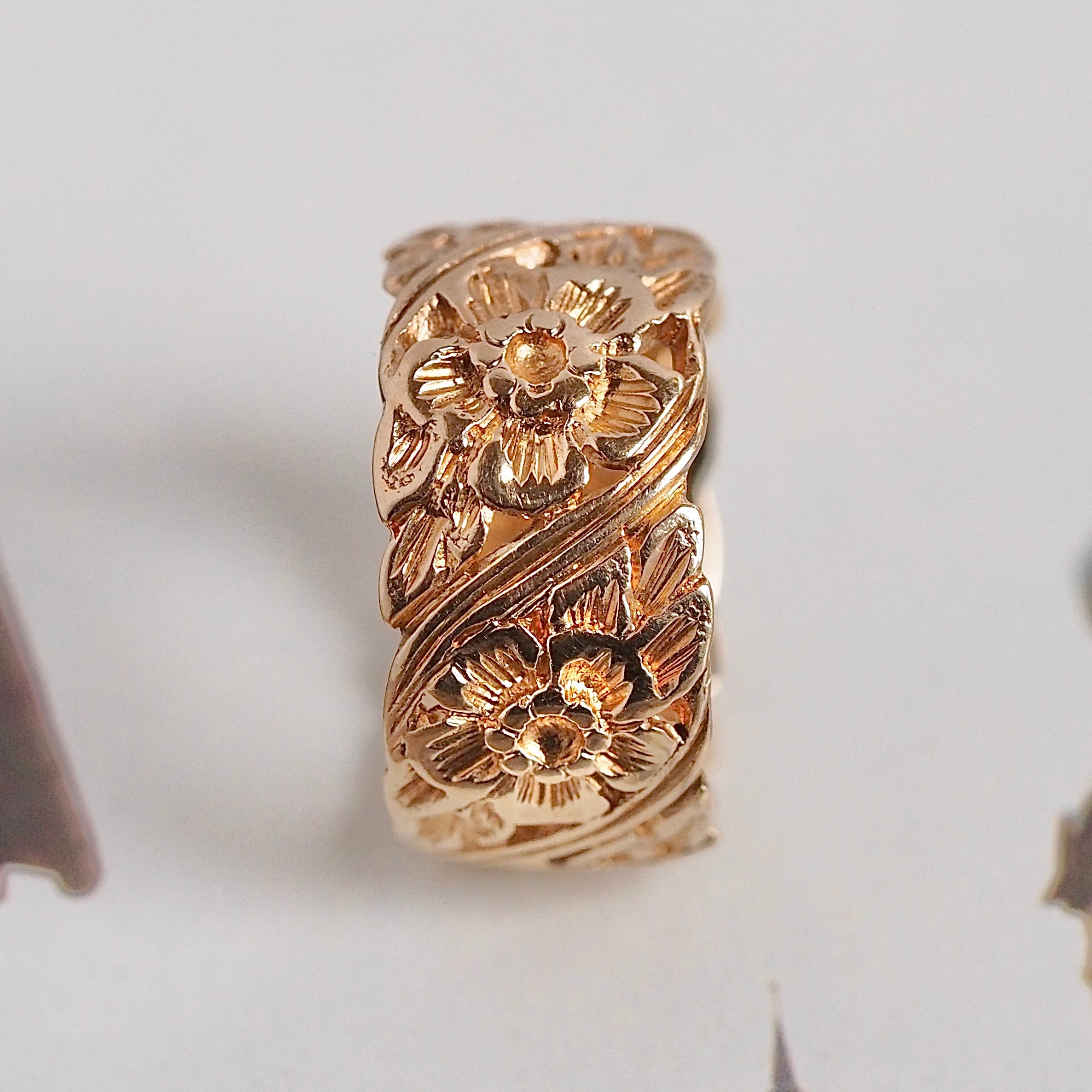 Antique 14k Gold Wide Floral Band