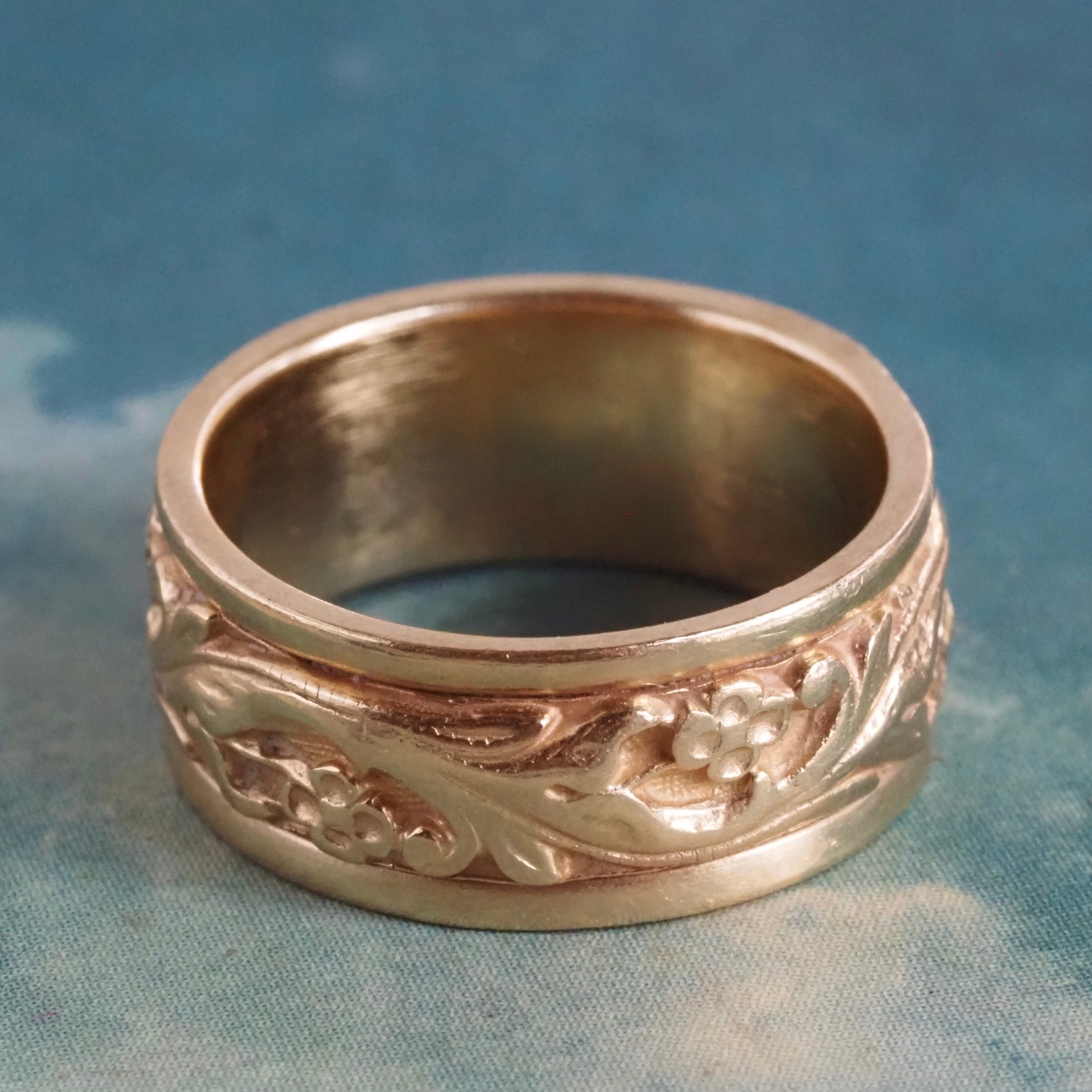 Vintage Wide Floral Art Carved 14k Gold Band