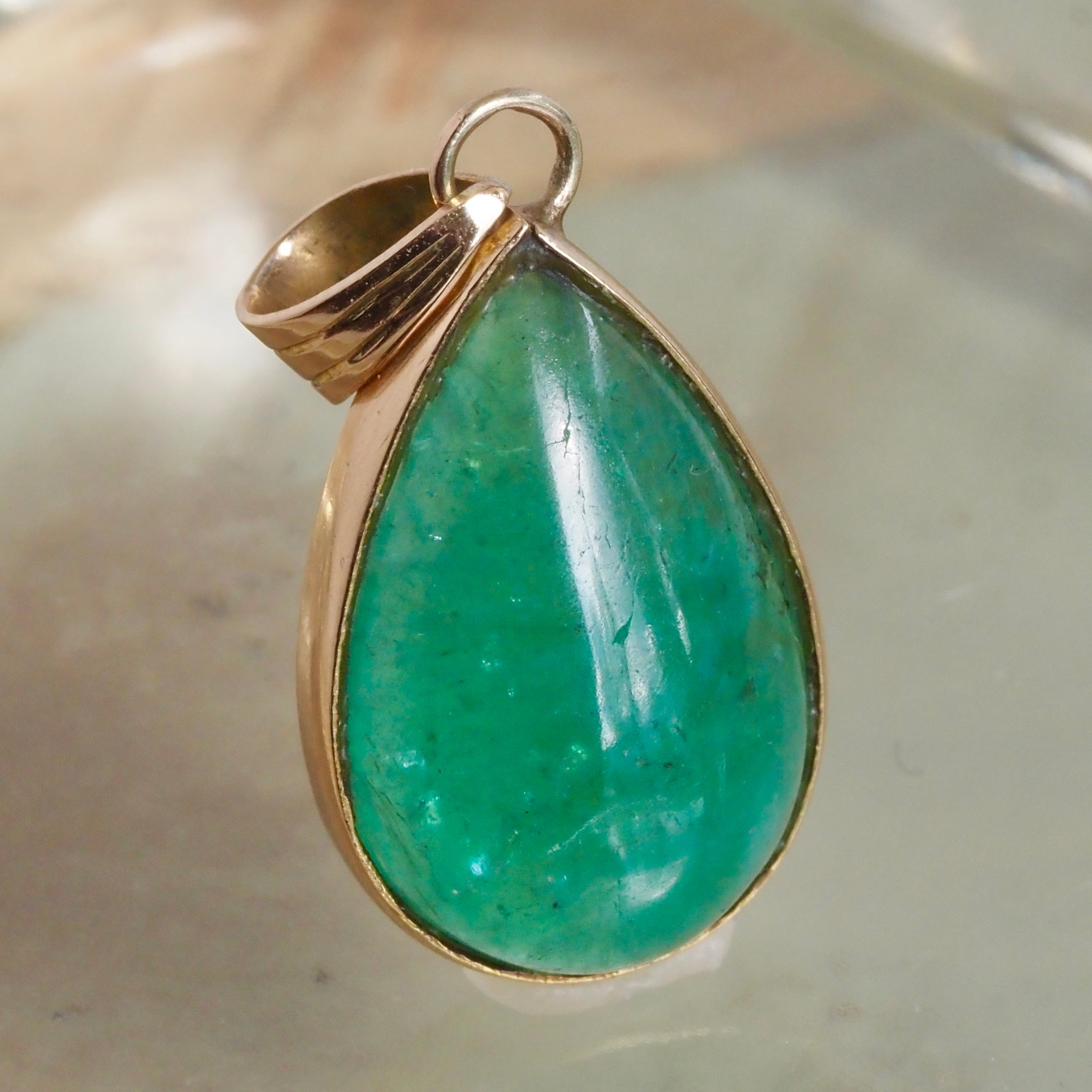 Vintage Teardrop Emerald Cabochon 18k Gold Pendant