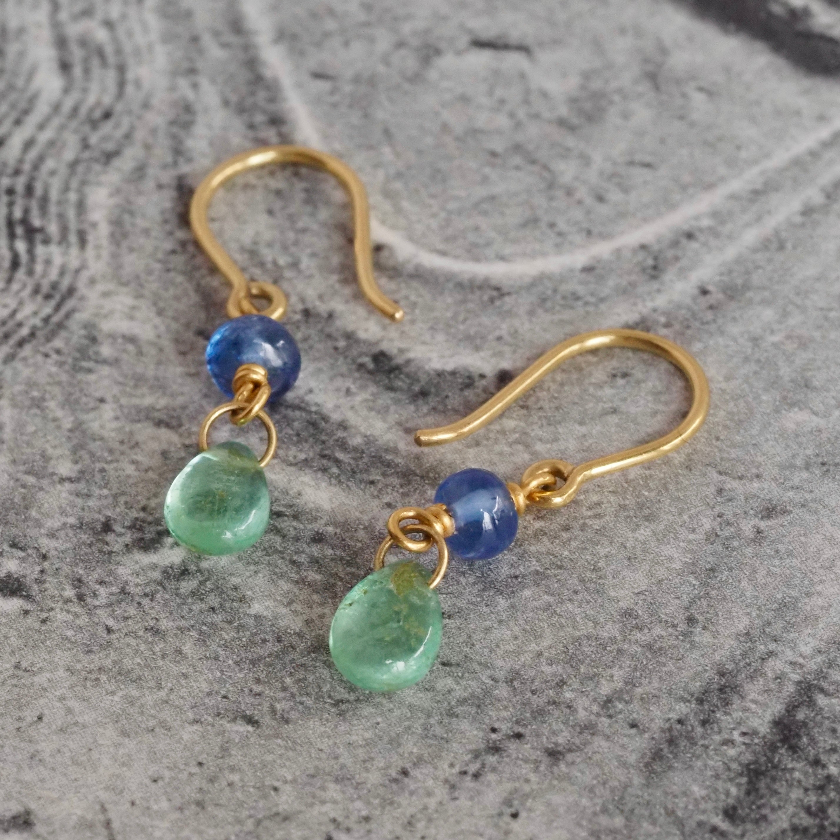 Ancient Roman Style Emerald and Sapphire 18k Gold Dangle Earrings