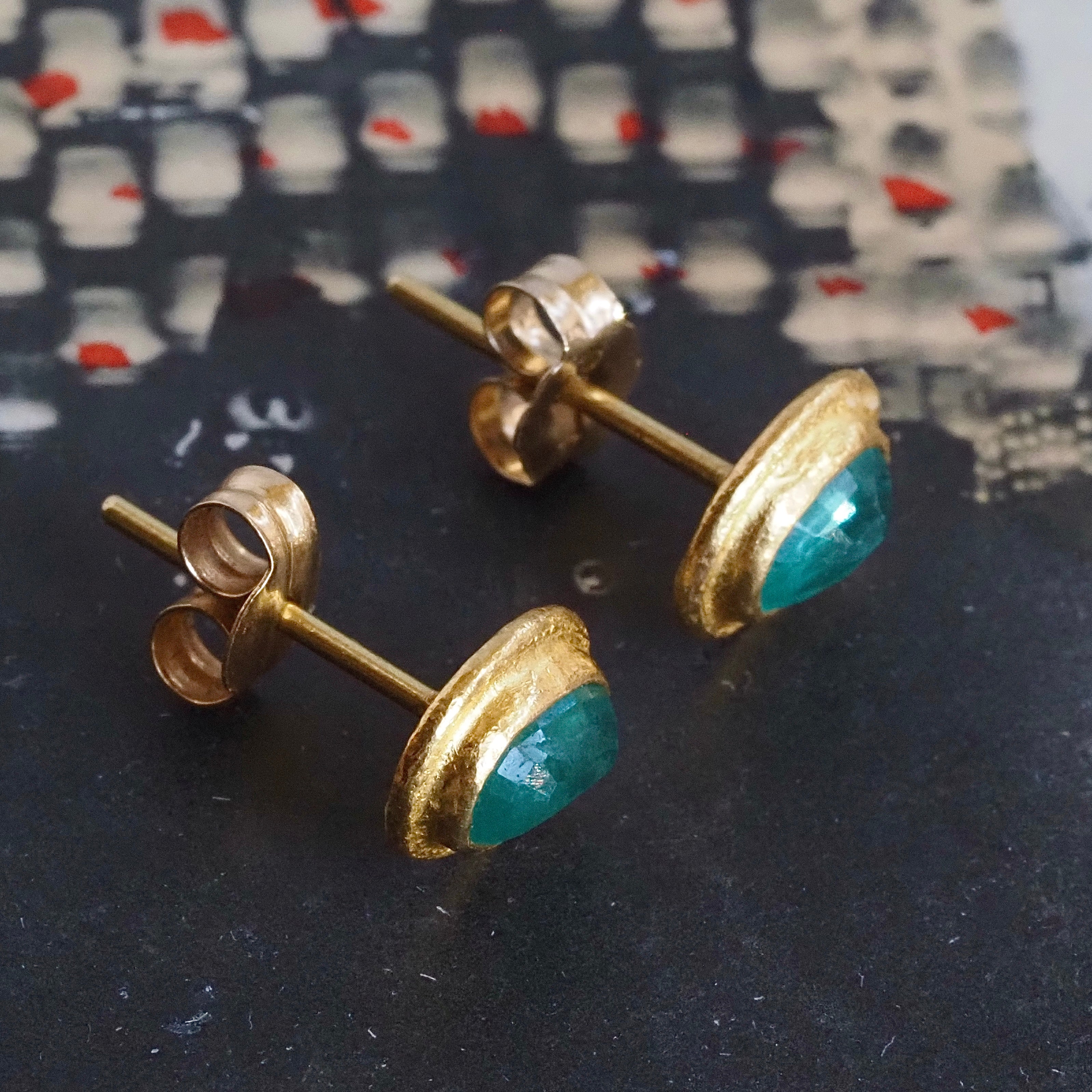 Vintage 23k Gold Rose Cut Emerald Bezel Set Studs