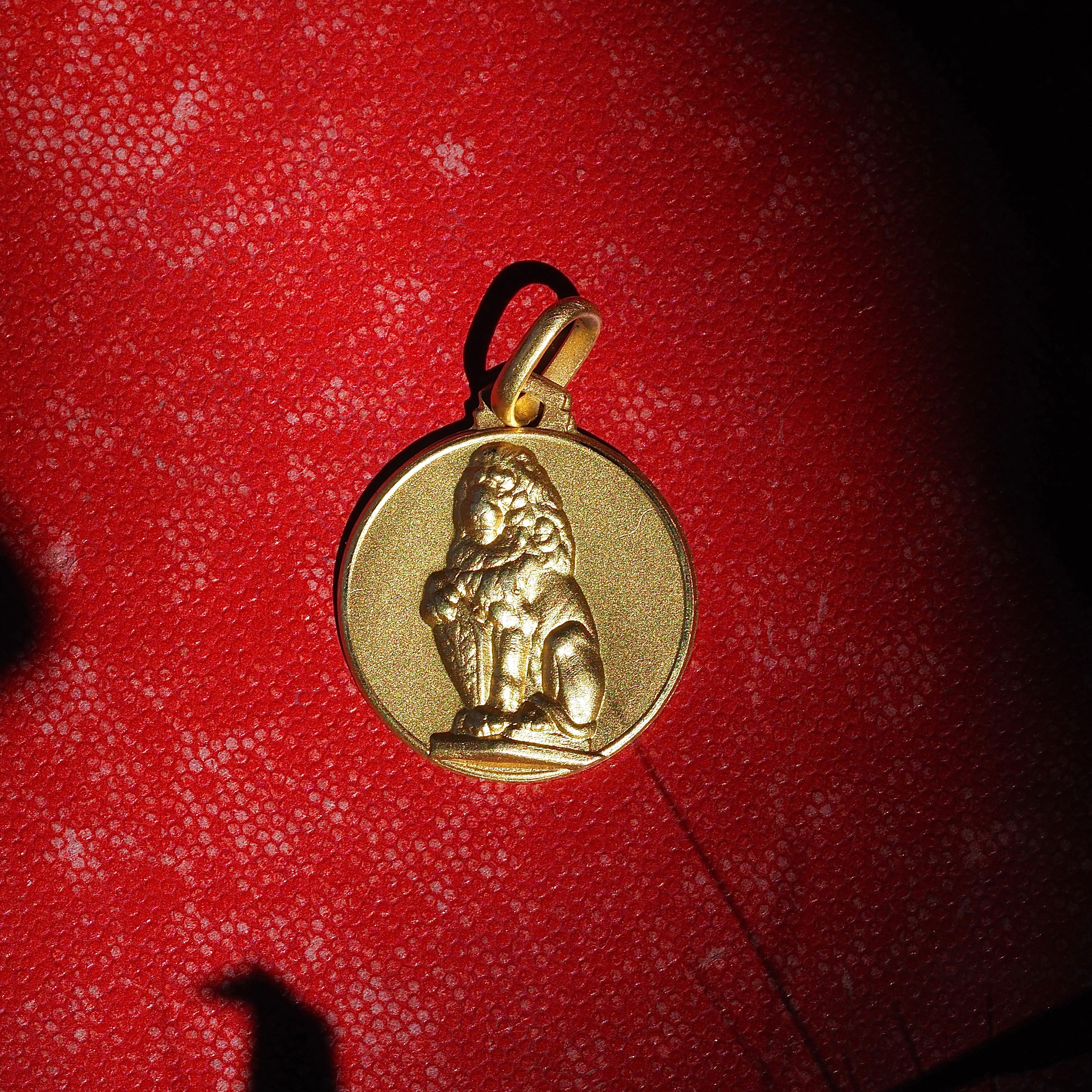 Vintage 18k Gold Leo Lion Charm