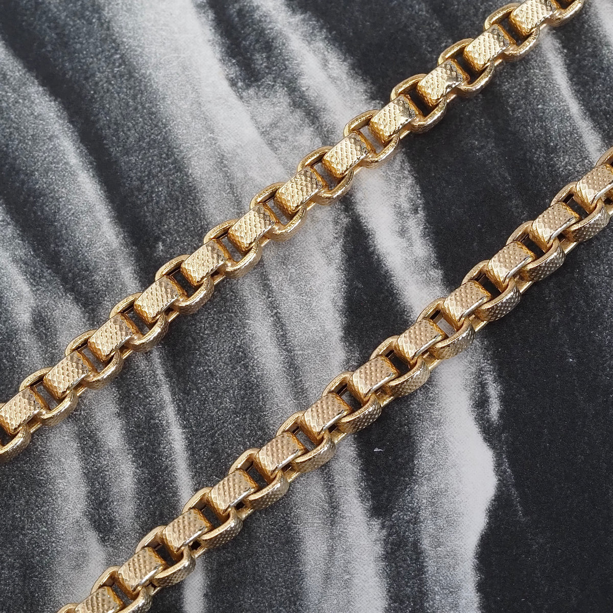 Vintage Italian 14k Gold Rounded Textured Box Chain Bracelet