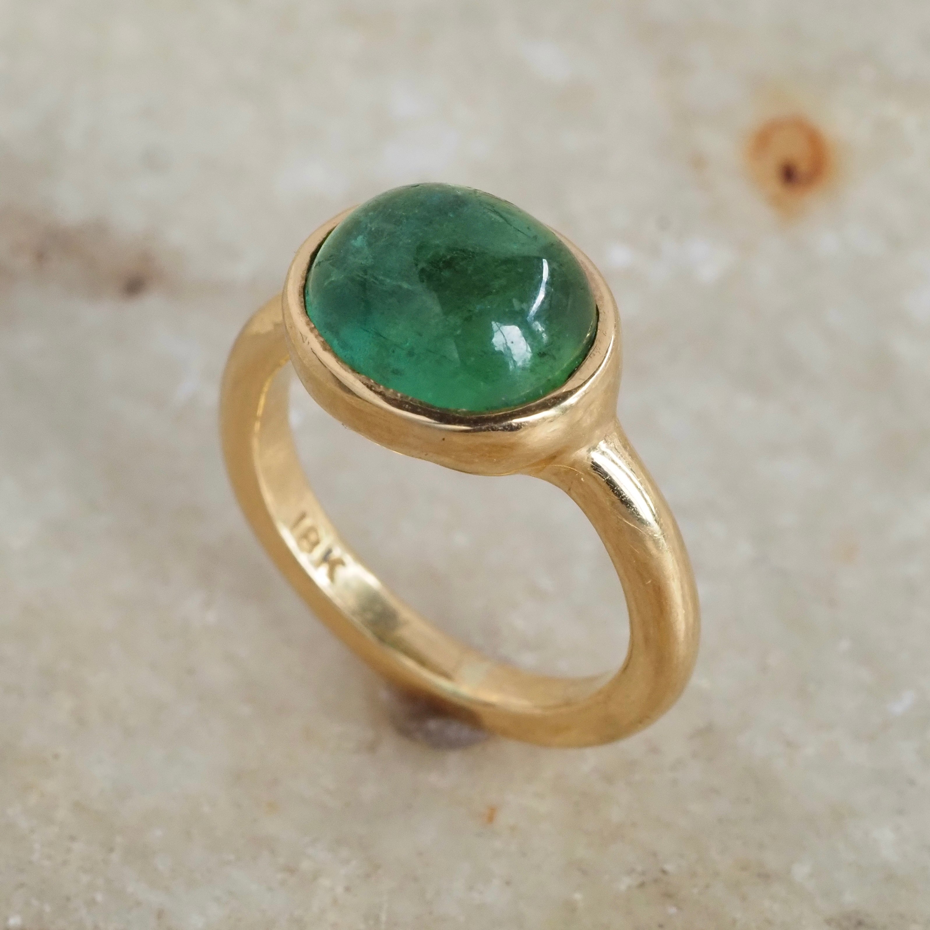 Vintage 18k Gold Green Tourmaline Cabochon Ring