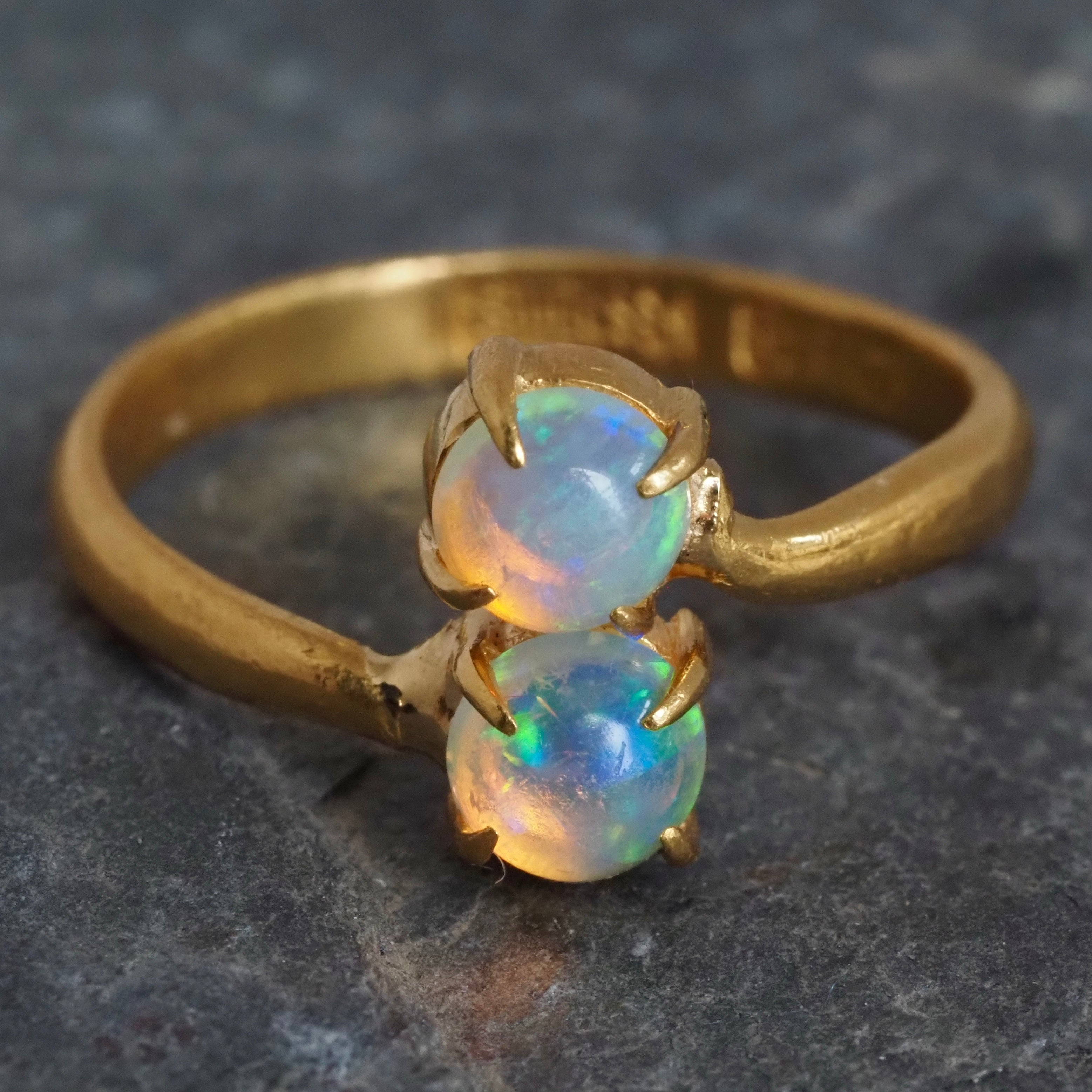 Vintage 22k Gold Jelly Opal Bypass Ring