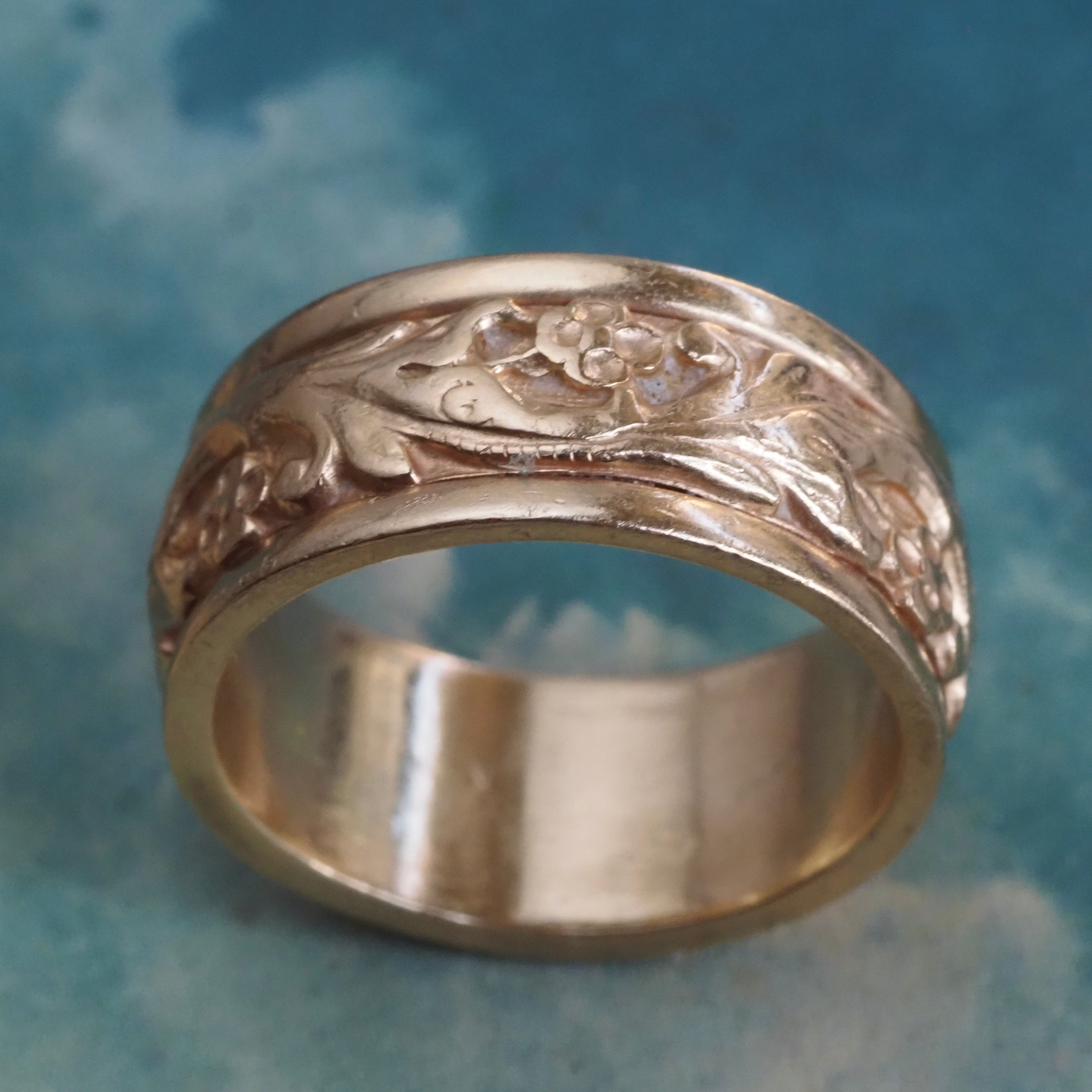 Vintage Wide Floral Art Carved 14k Gold Band
