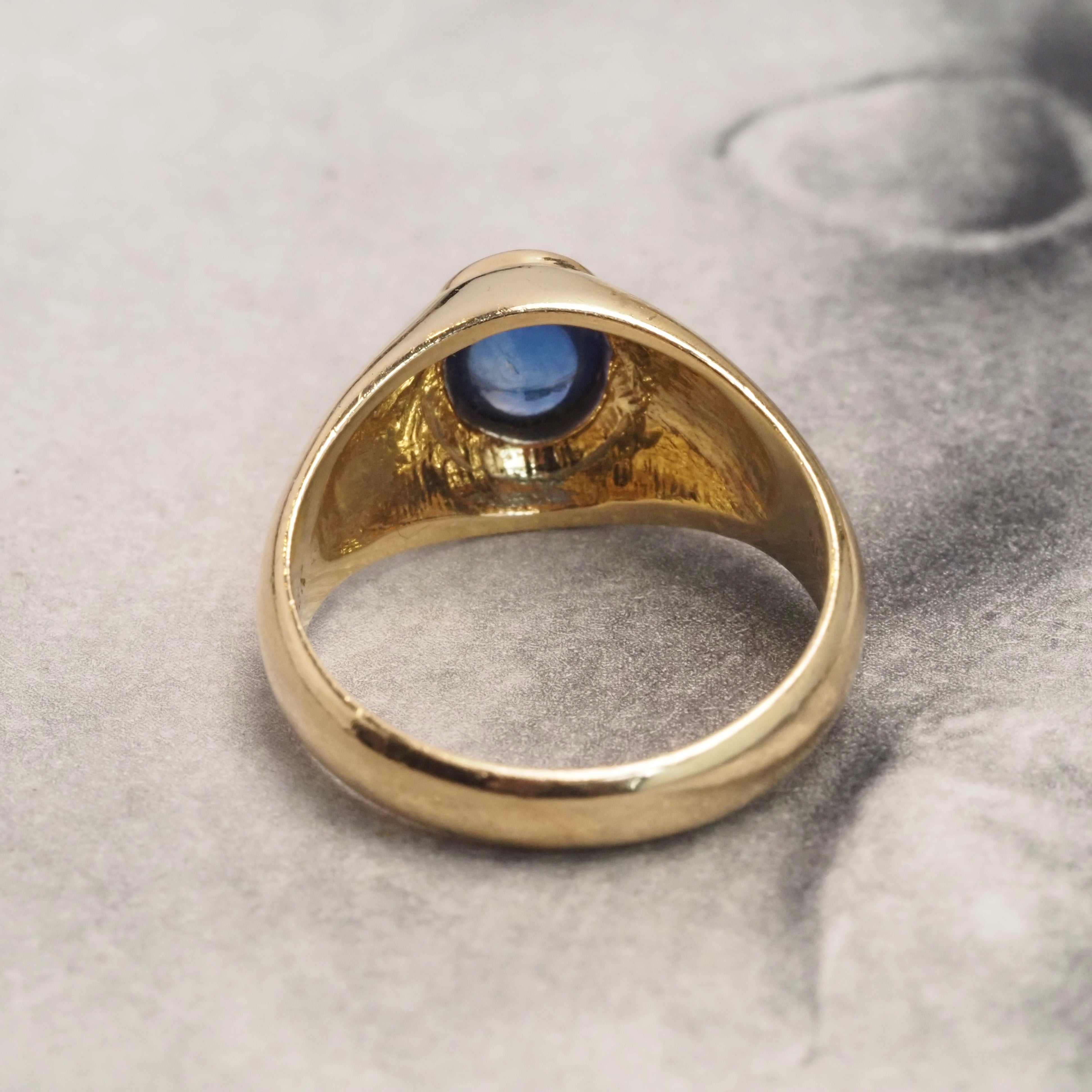 Vintage Natural Sapphire 18k Gold Dome Ring