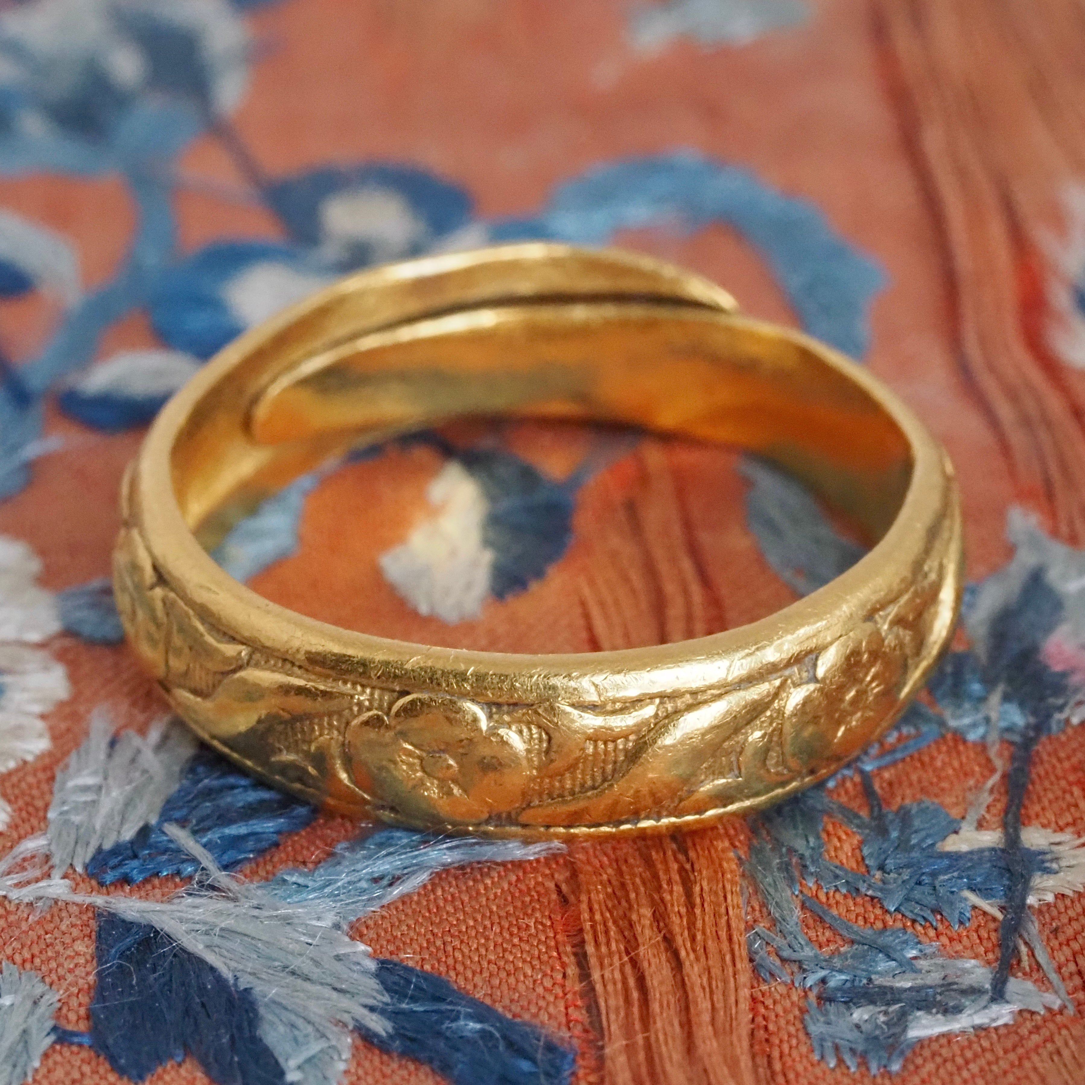 Antique Chinese 22k Gold Adjustable Floral Band