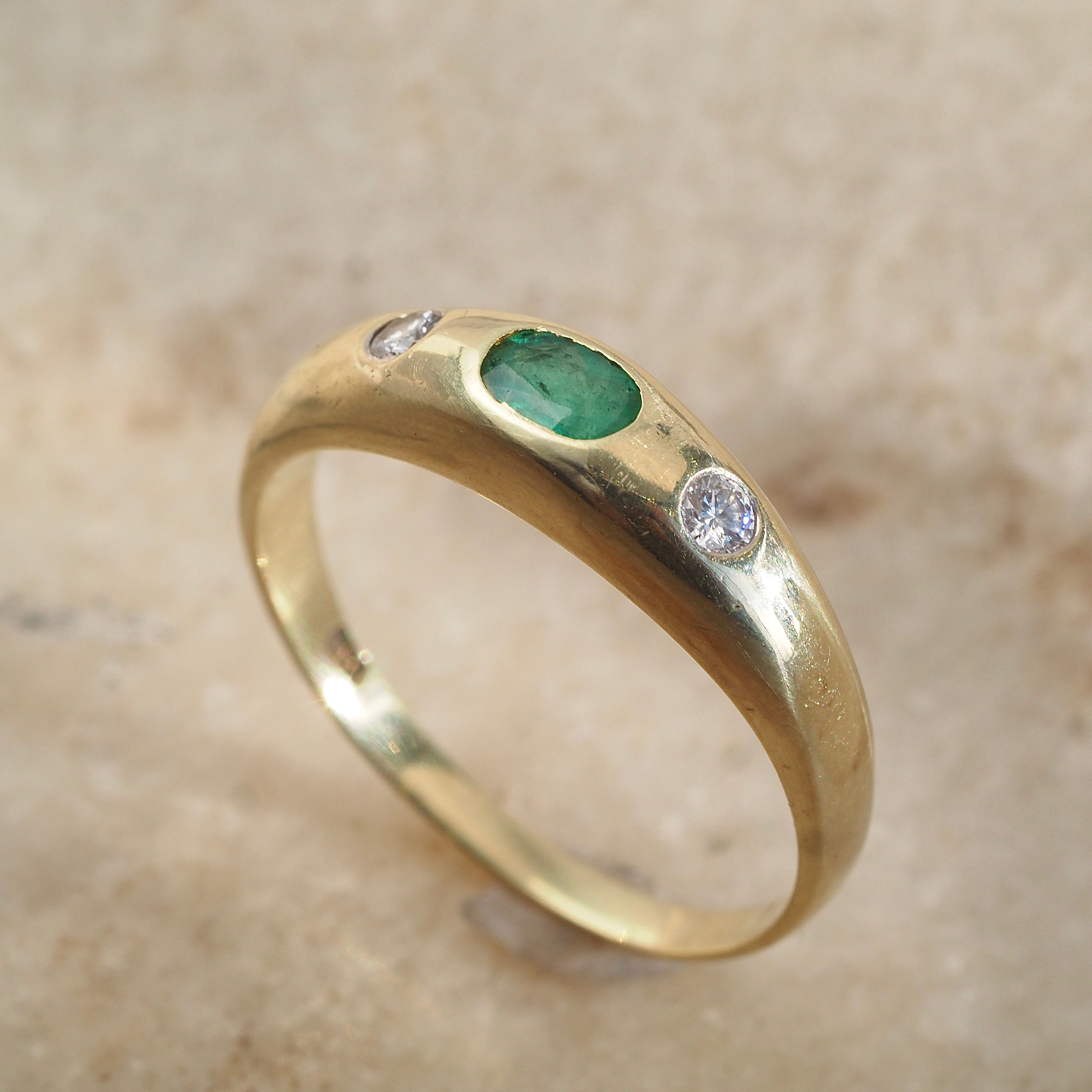 Vintage Emerald Round Brilliant Cut Diamond Flush Set Trilogy 14k Gold Dome Ring
