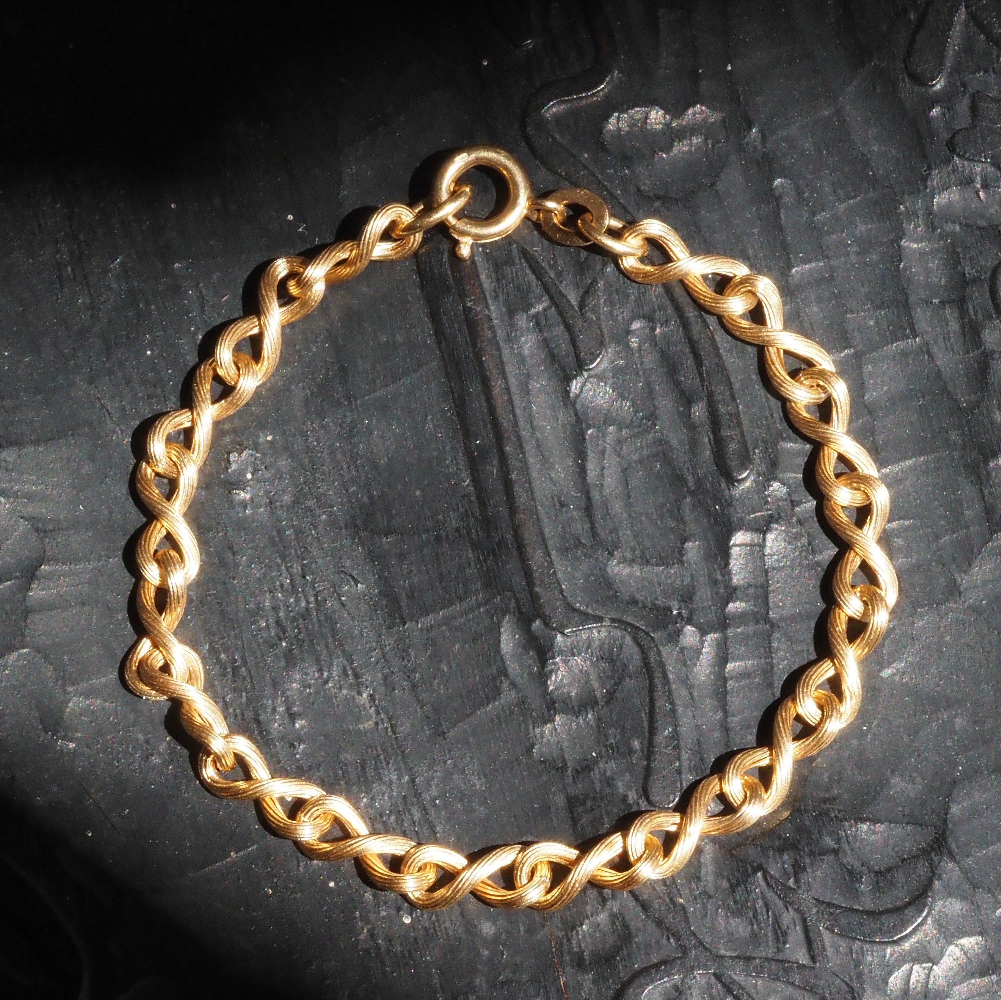 Vintage Italian 18k Gold Fluted Infinity Chain Bracelet