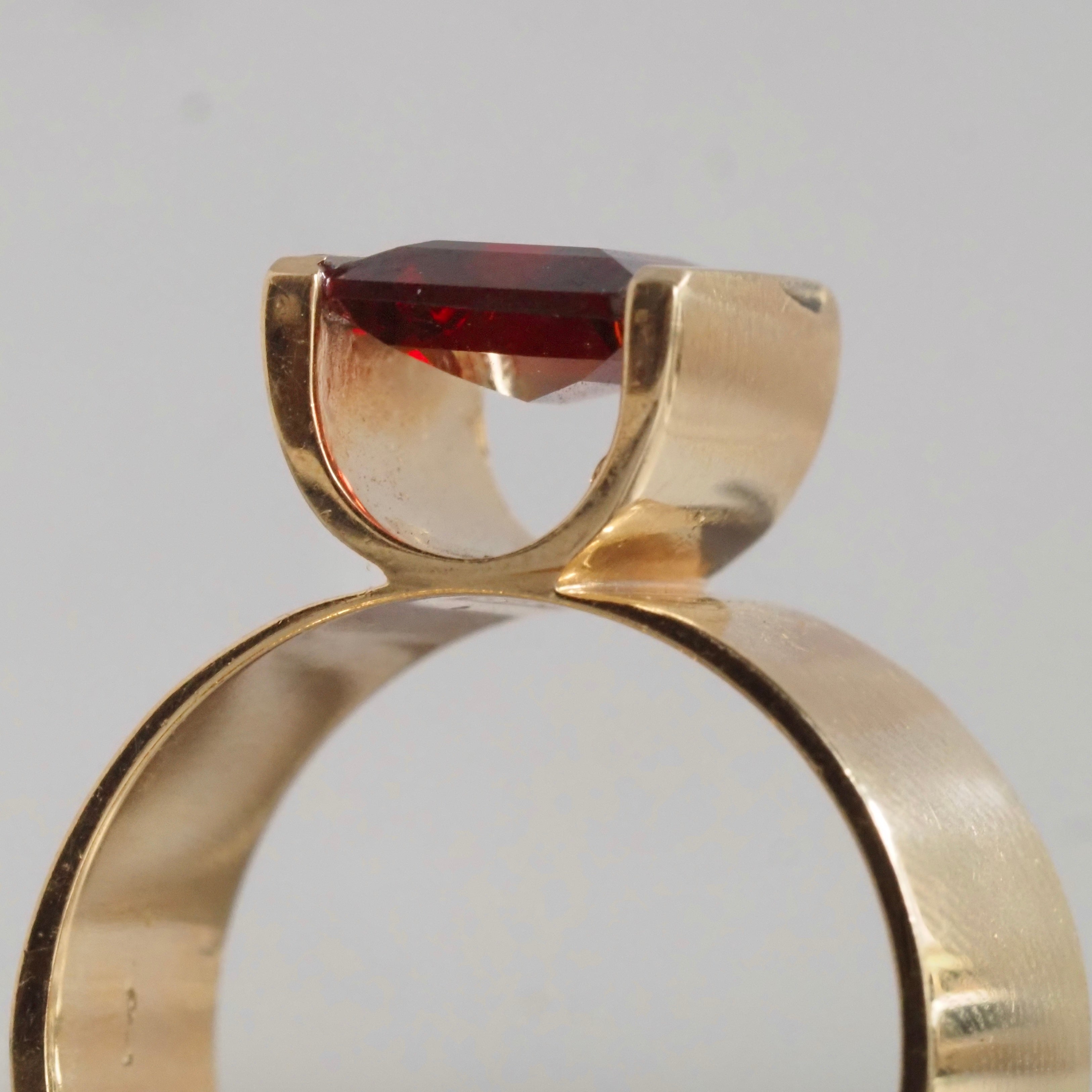 Vintage Modernist 14k Gold Garnet Ring