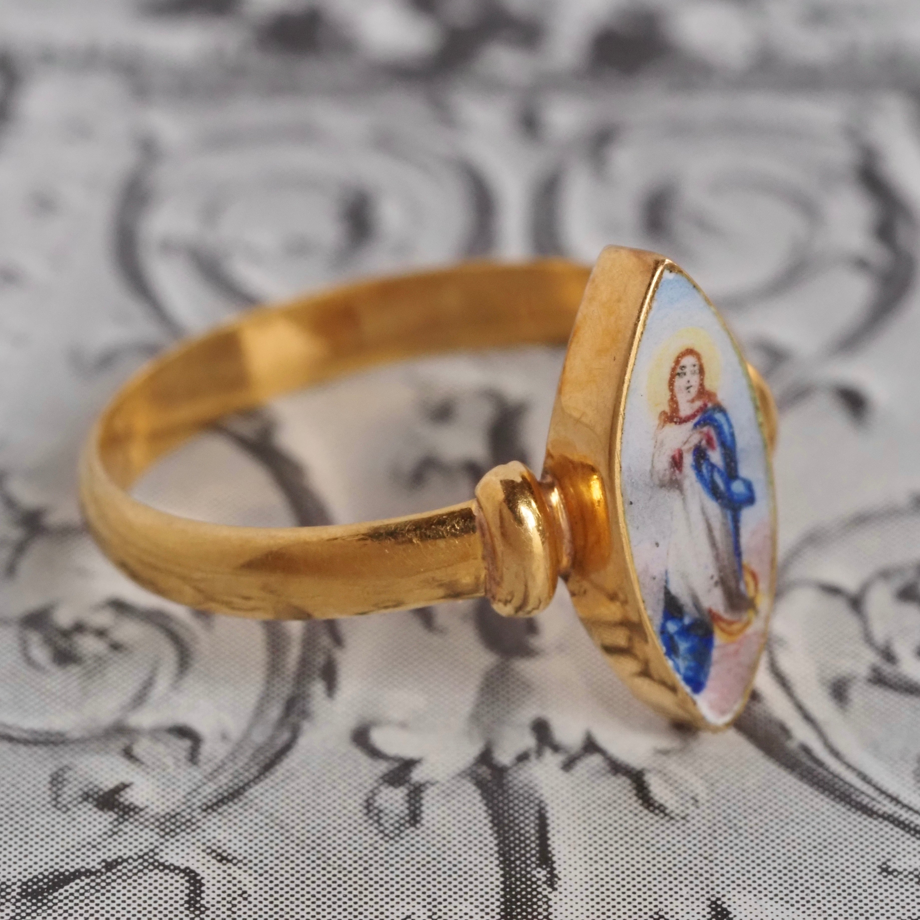 Antique Victorian 18k Gold Ceramic Mary Navette Ring