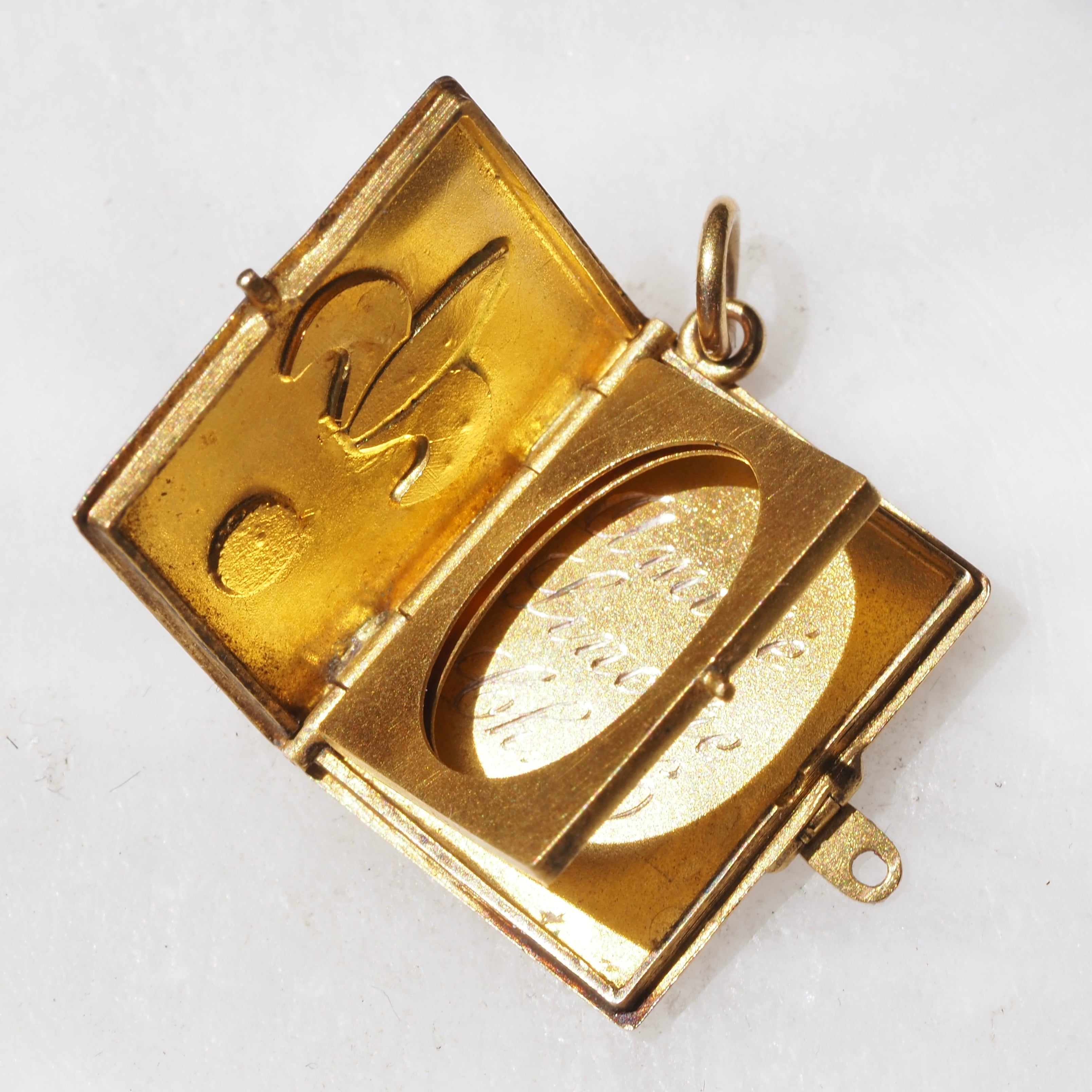 Antique French Bloomed 18k Gold Fleur de Lis "Amitie Sincere" Book Locket