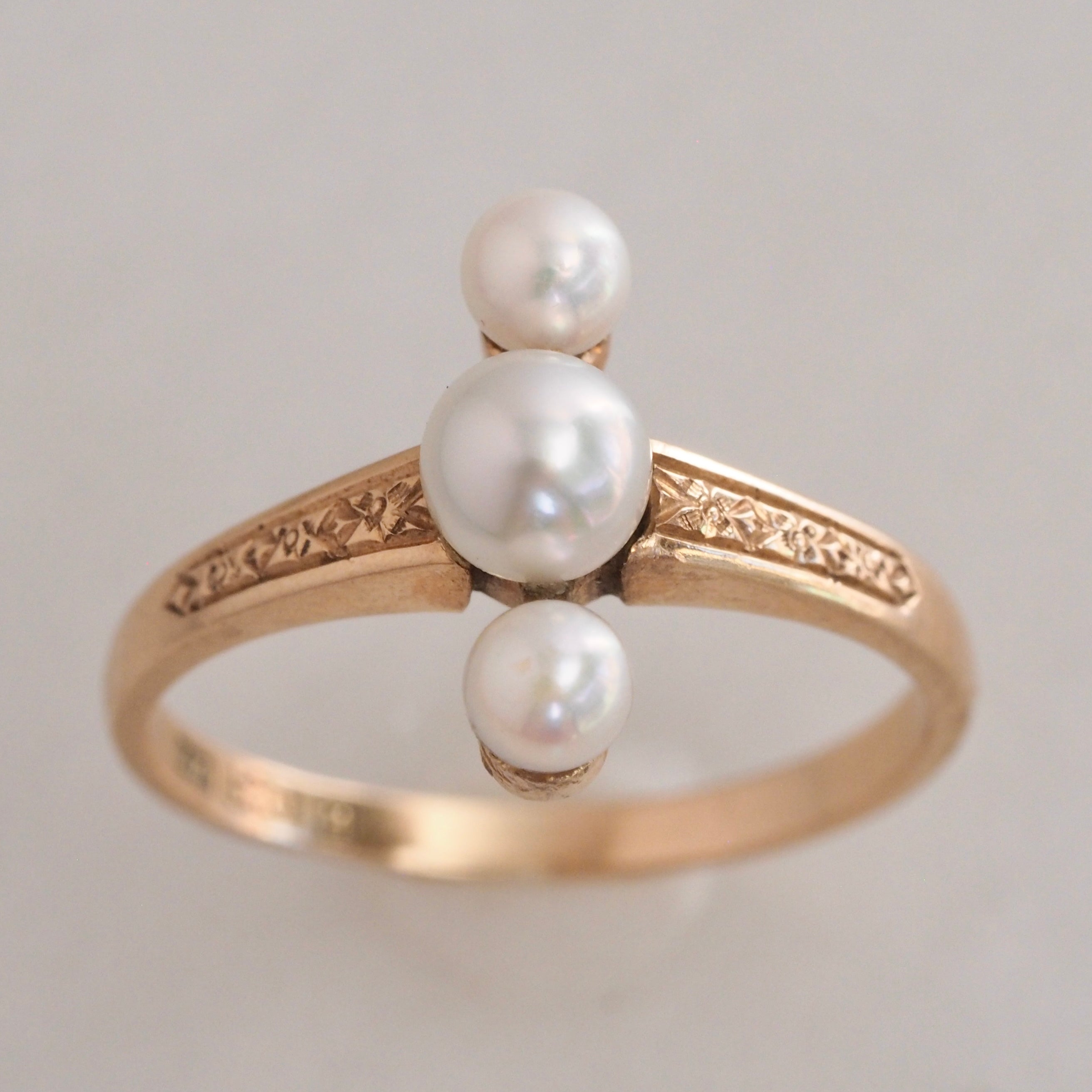 Antique Edwardian 14k Gold Three Pearl Vertical Ring
