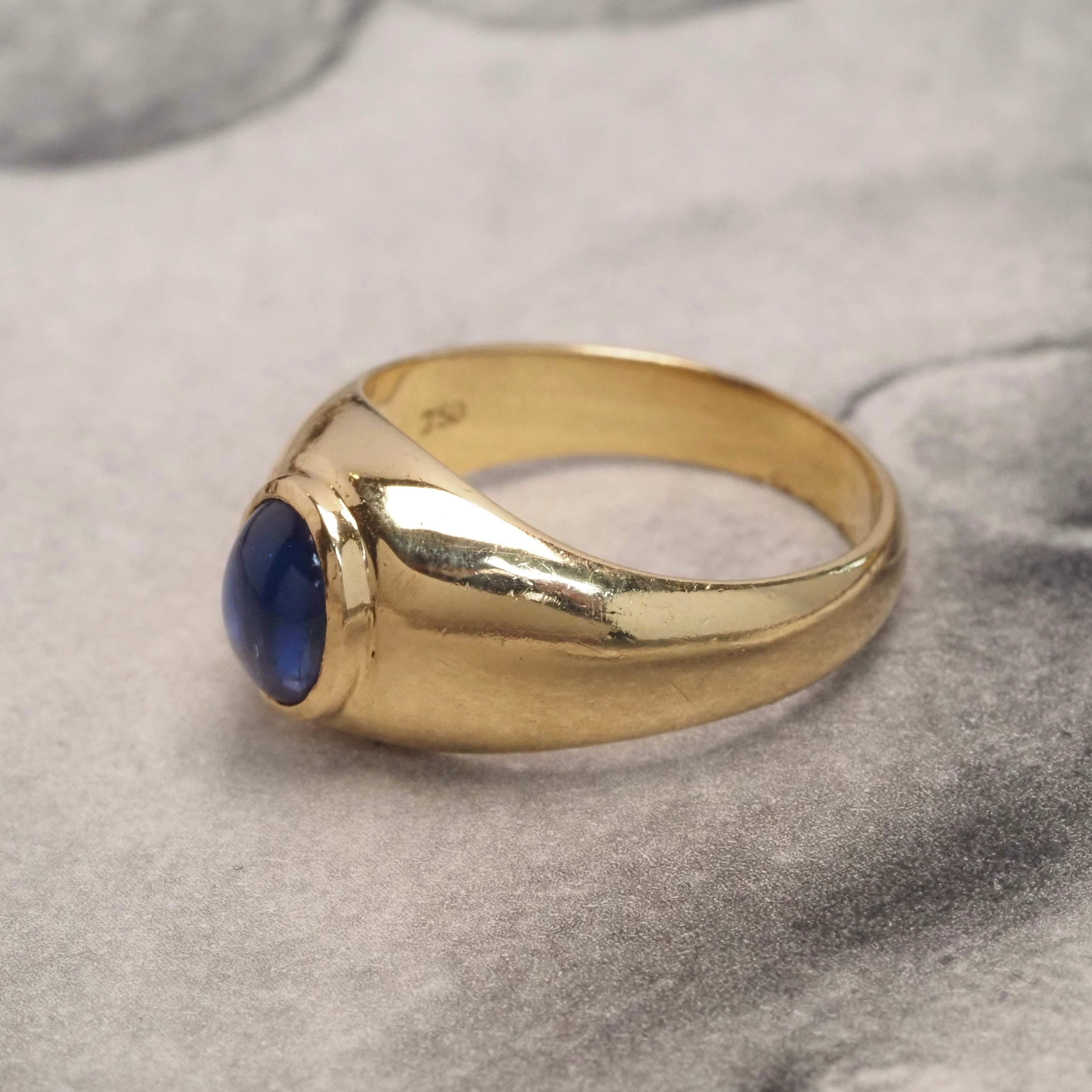 Vintage Natural Sapphire 18k Gold Dome Ring