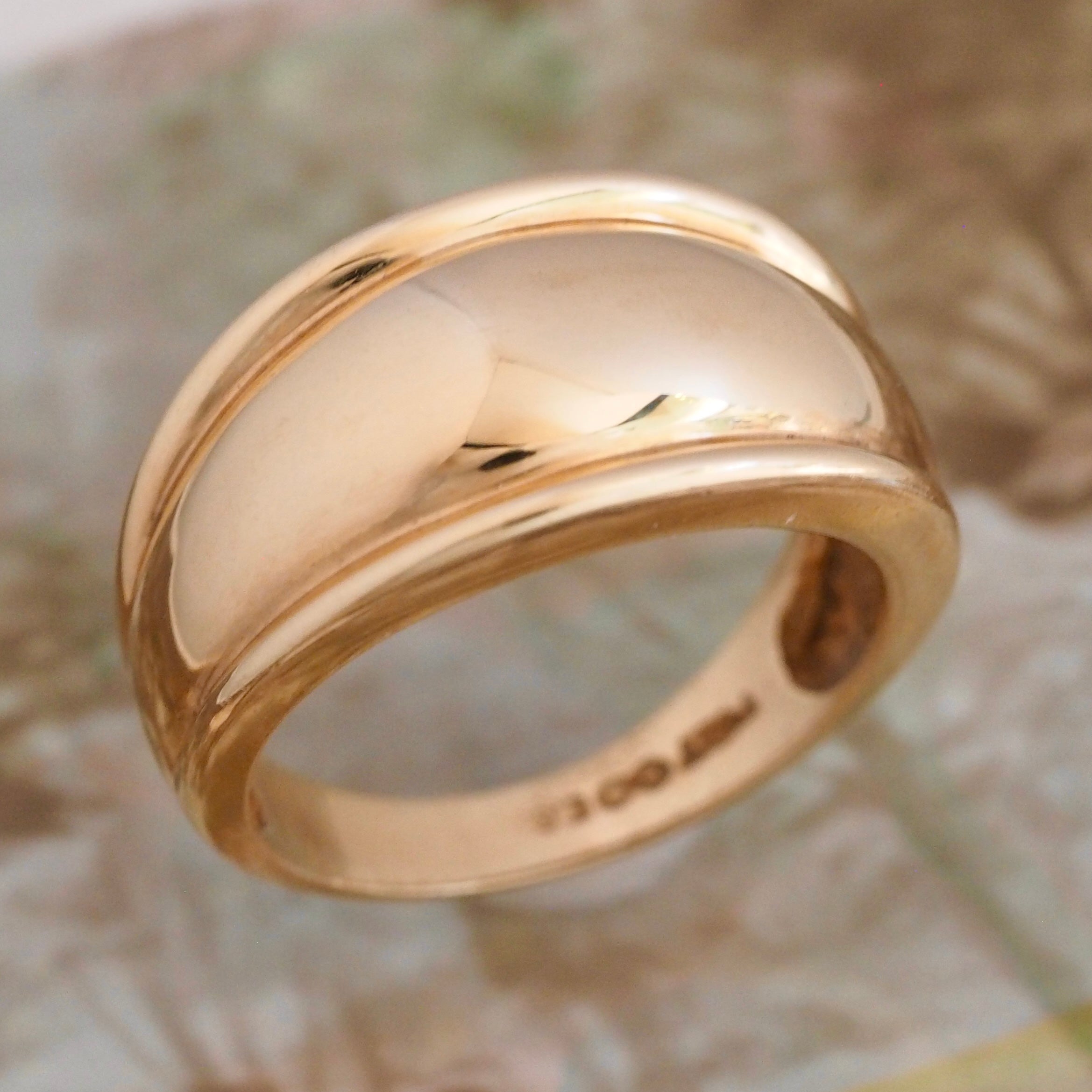 Vintage 14k Gold Ridged Dome Band