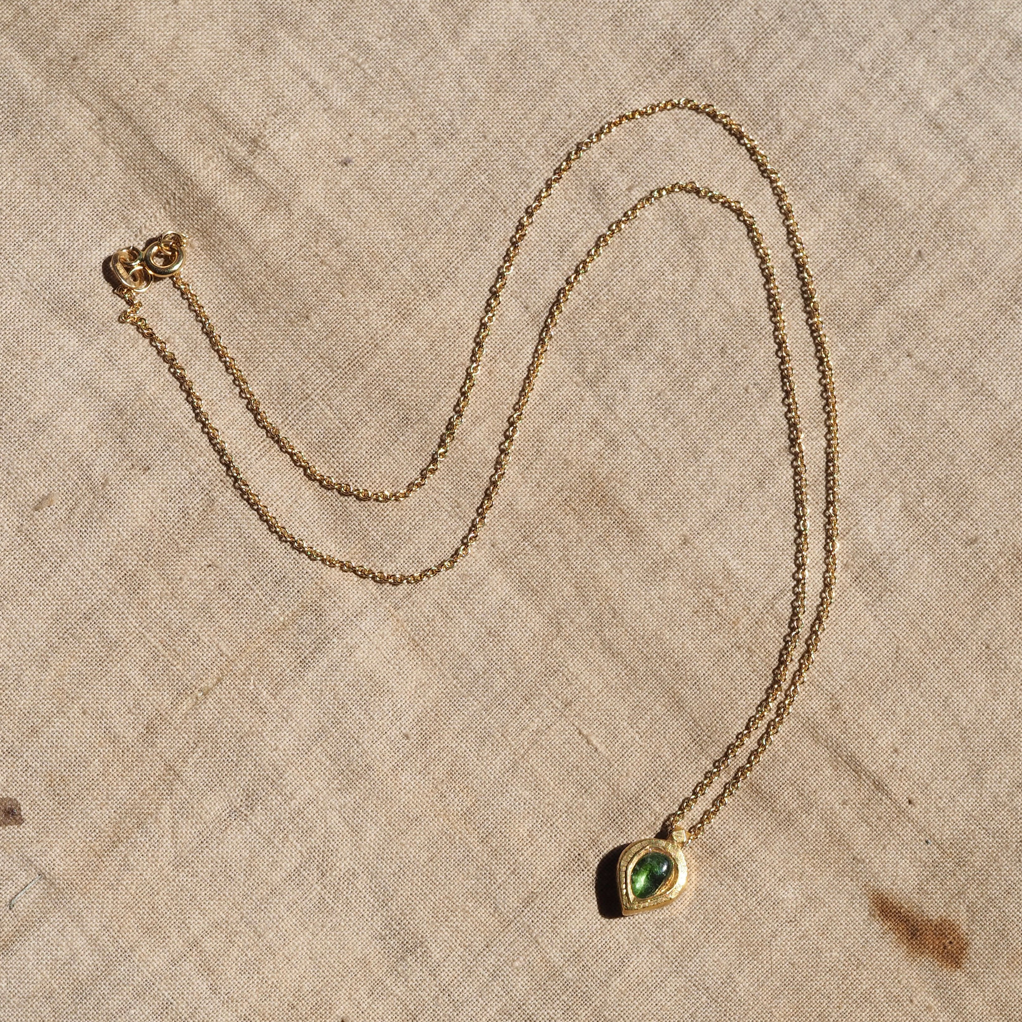 Vintage Indian 22k Gold Tourmaline Pendant on 18k Gold Rolo Chain