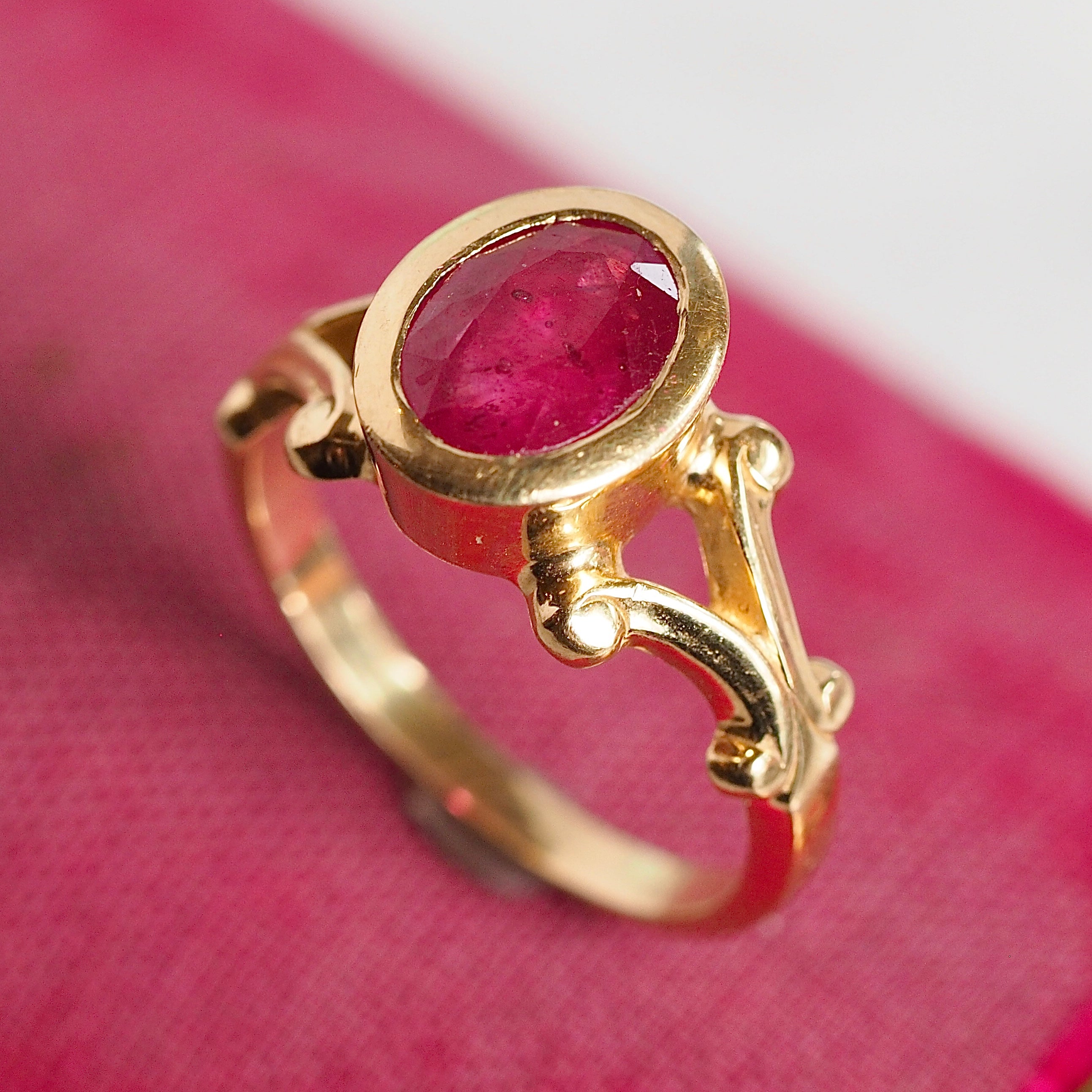Vintage 14k Gold Natural Ruby Bezel Set Ring