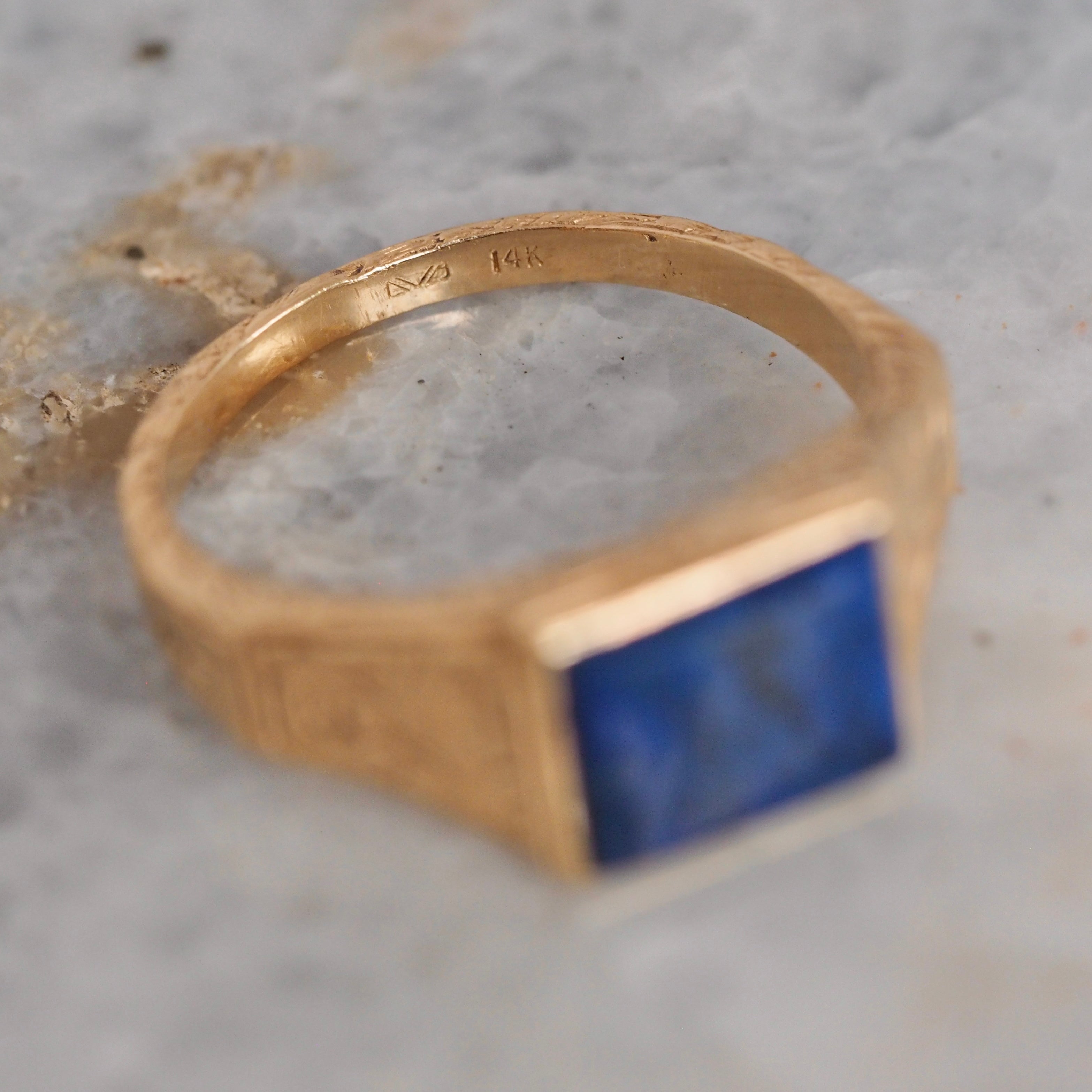 Vintage 14k Gold Lapis Ring