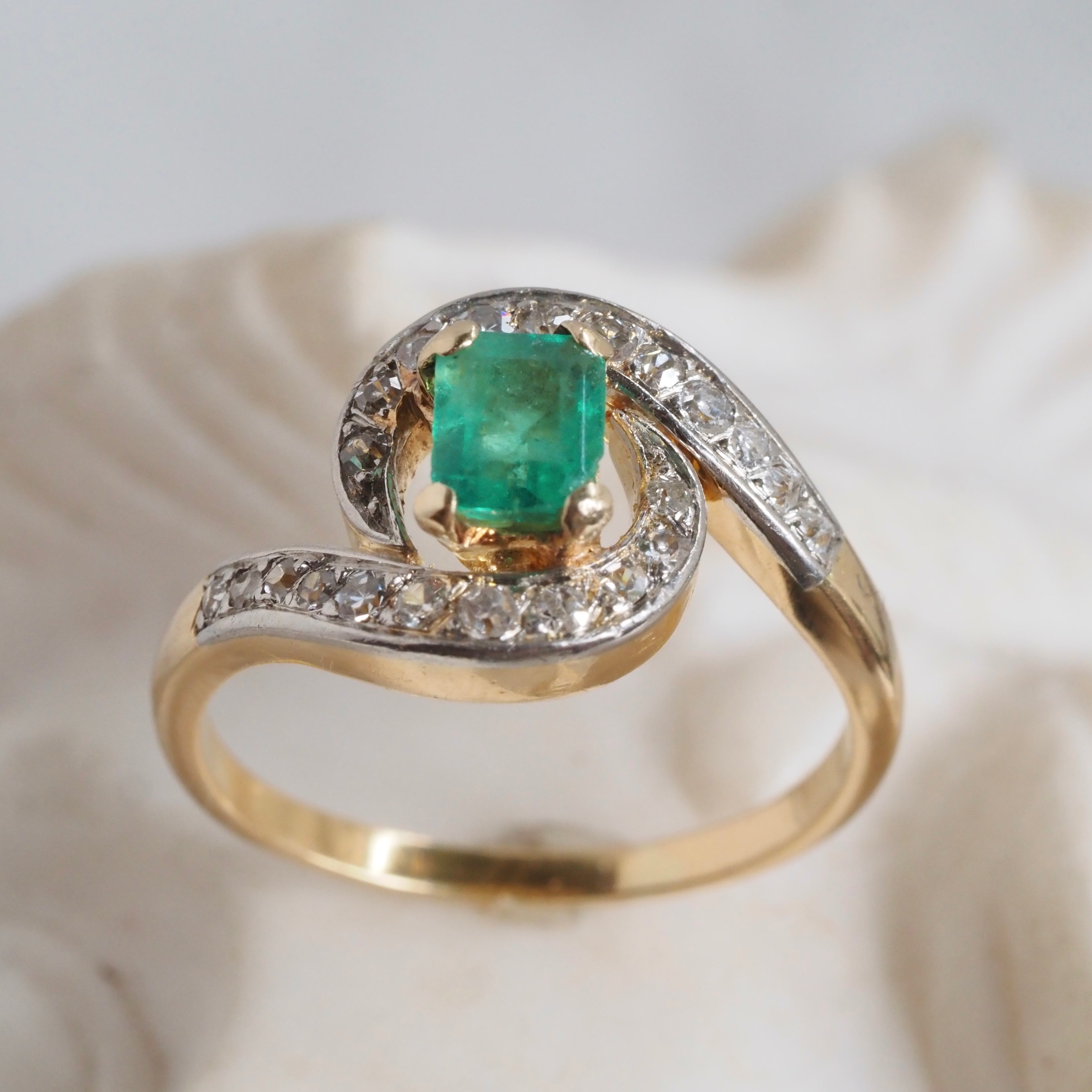 Antique Emerald Diamond Swirl 18k Gold Ring