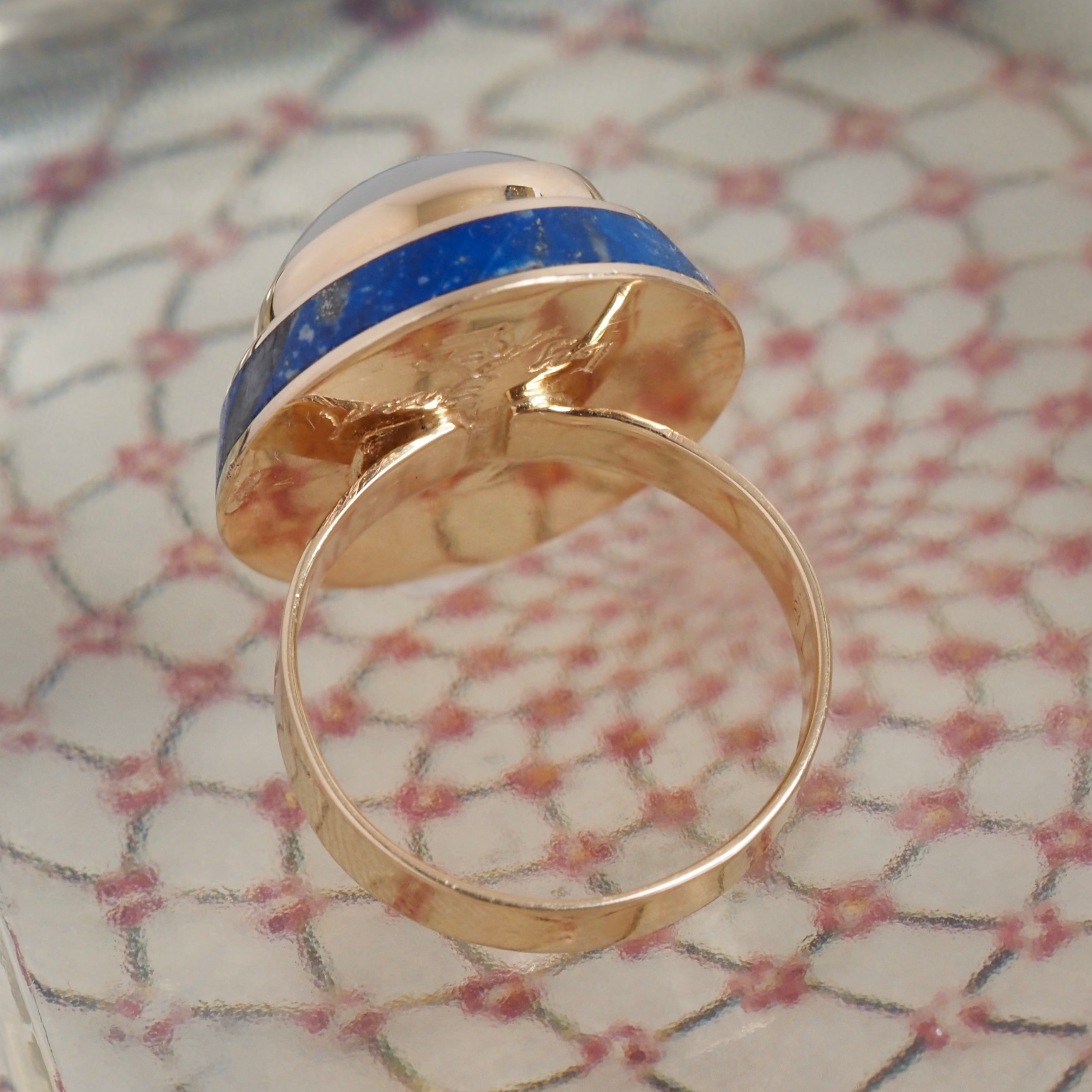 Vintage White Jade Cabochon and Lapis 14k Gold Ring