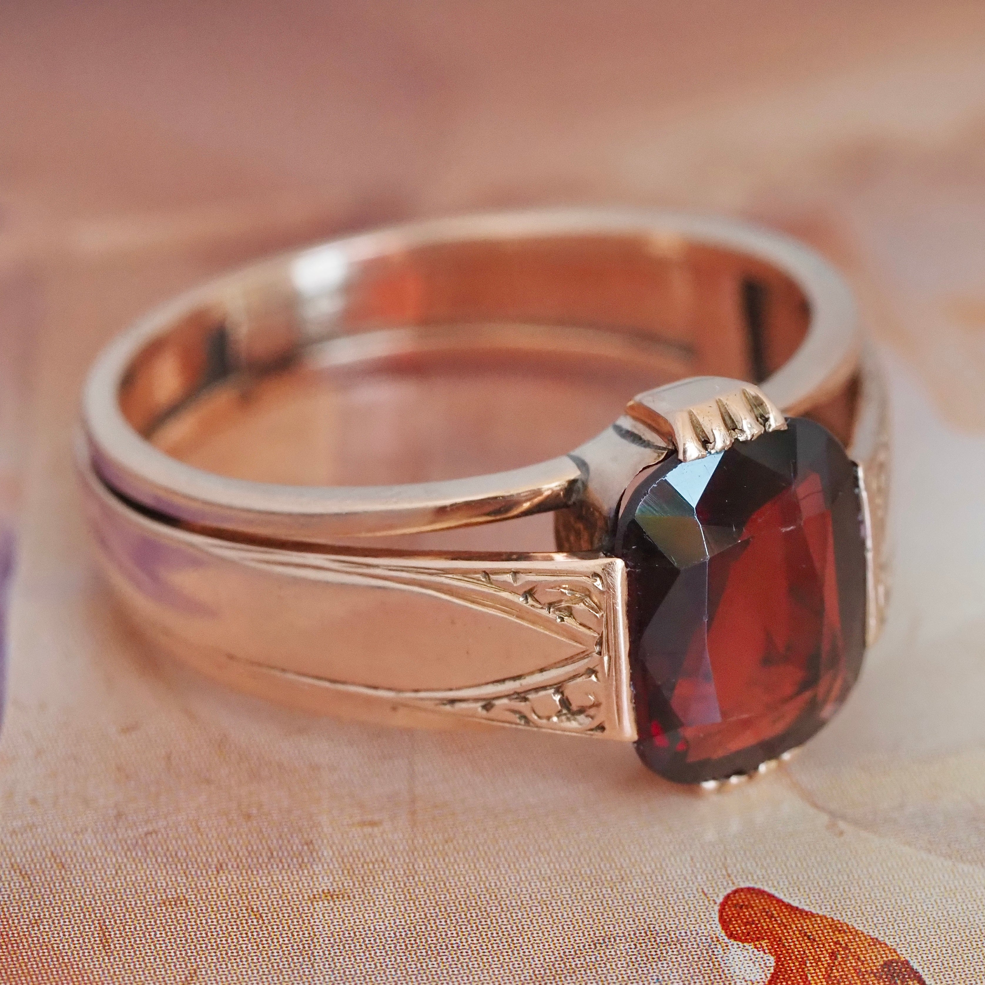Antique 9k Gold Garnet Ring