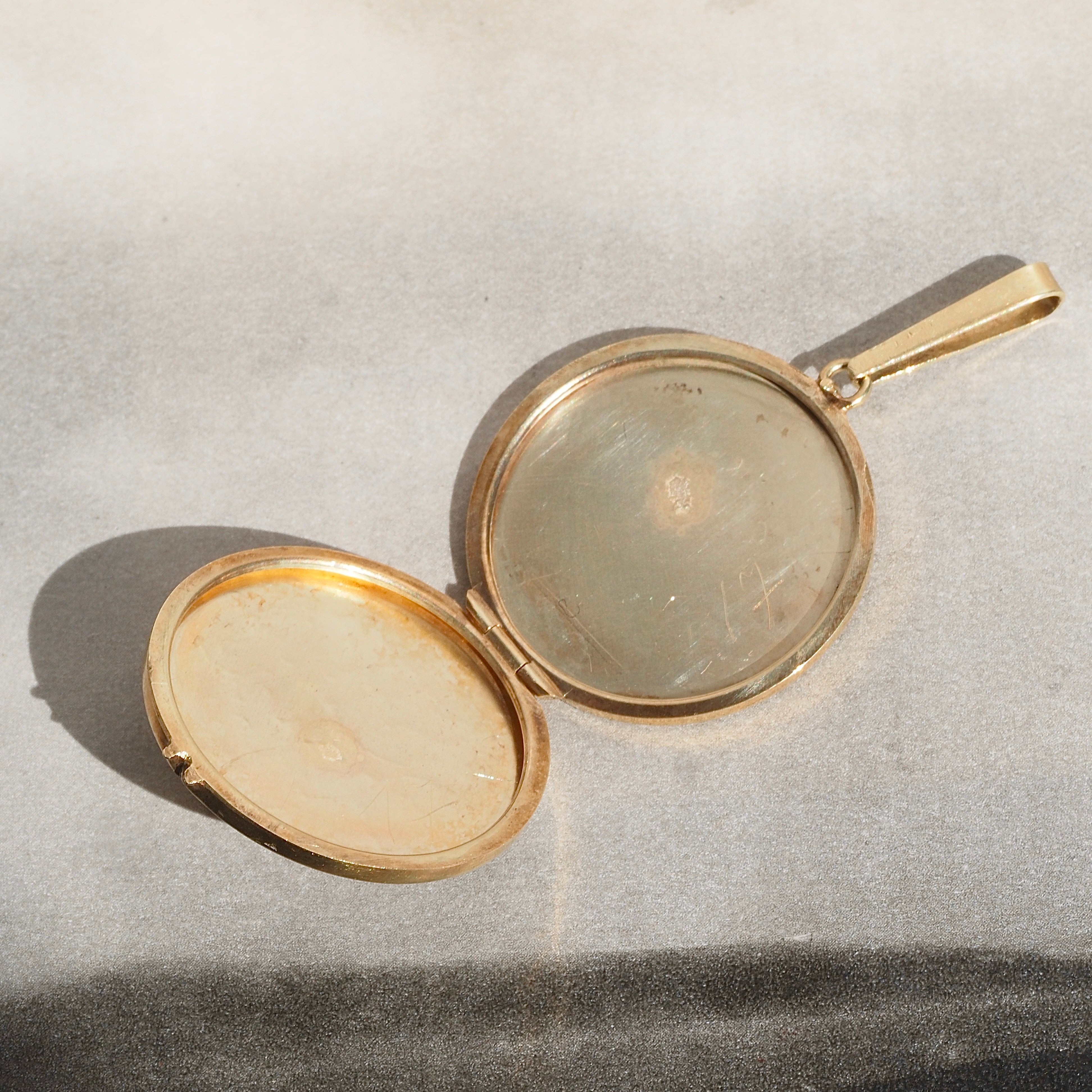 Vintage Ornately Engraved 14k Gold Locket