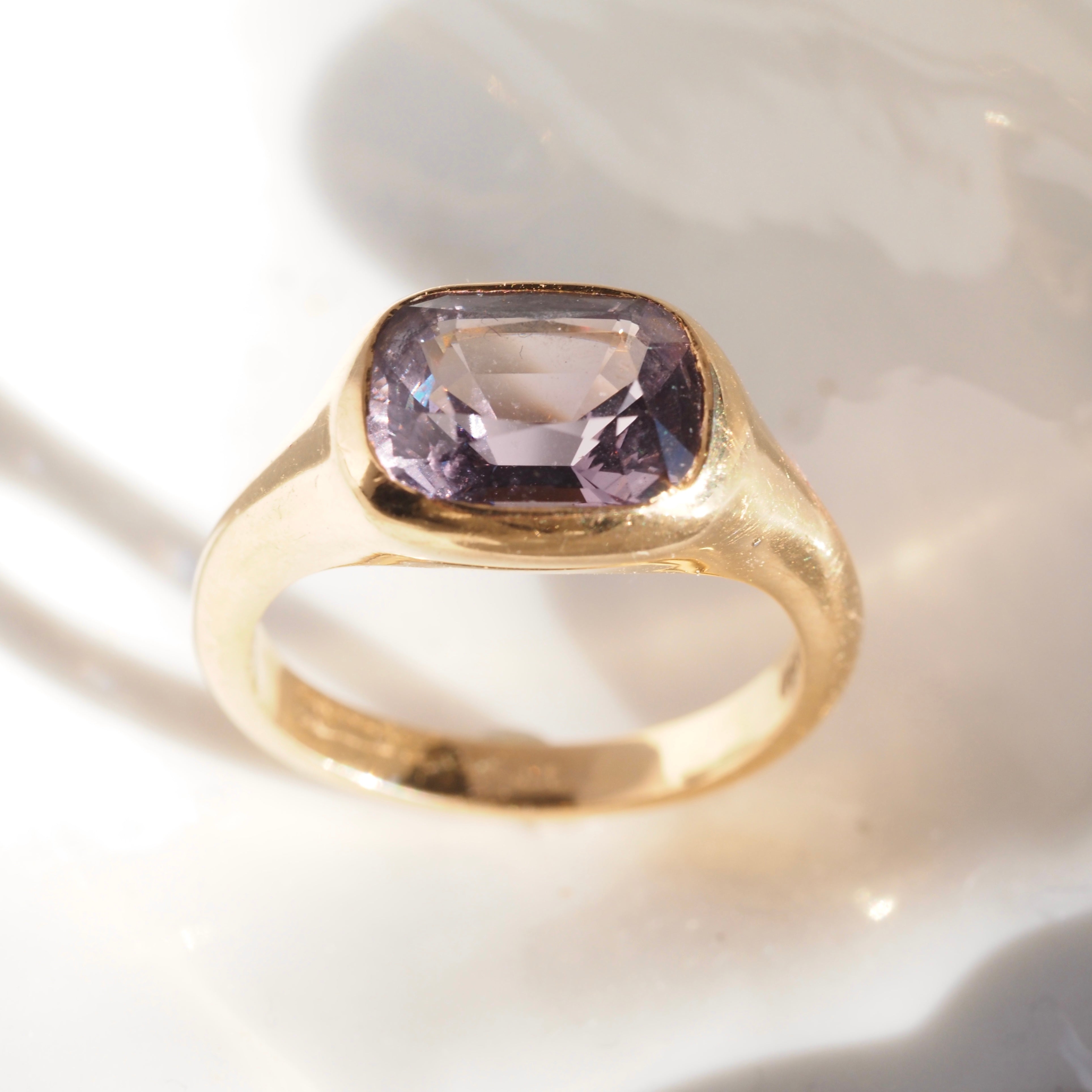18k Gold Lavender Spinel Signet Ring