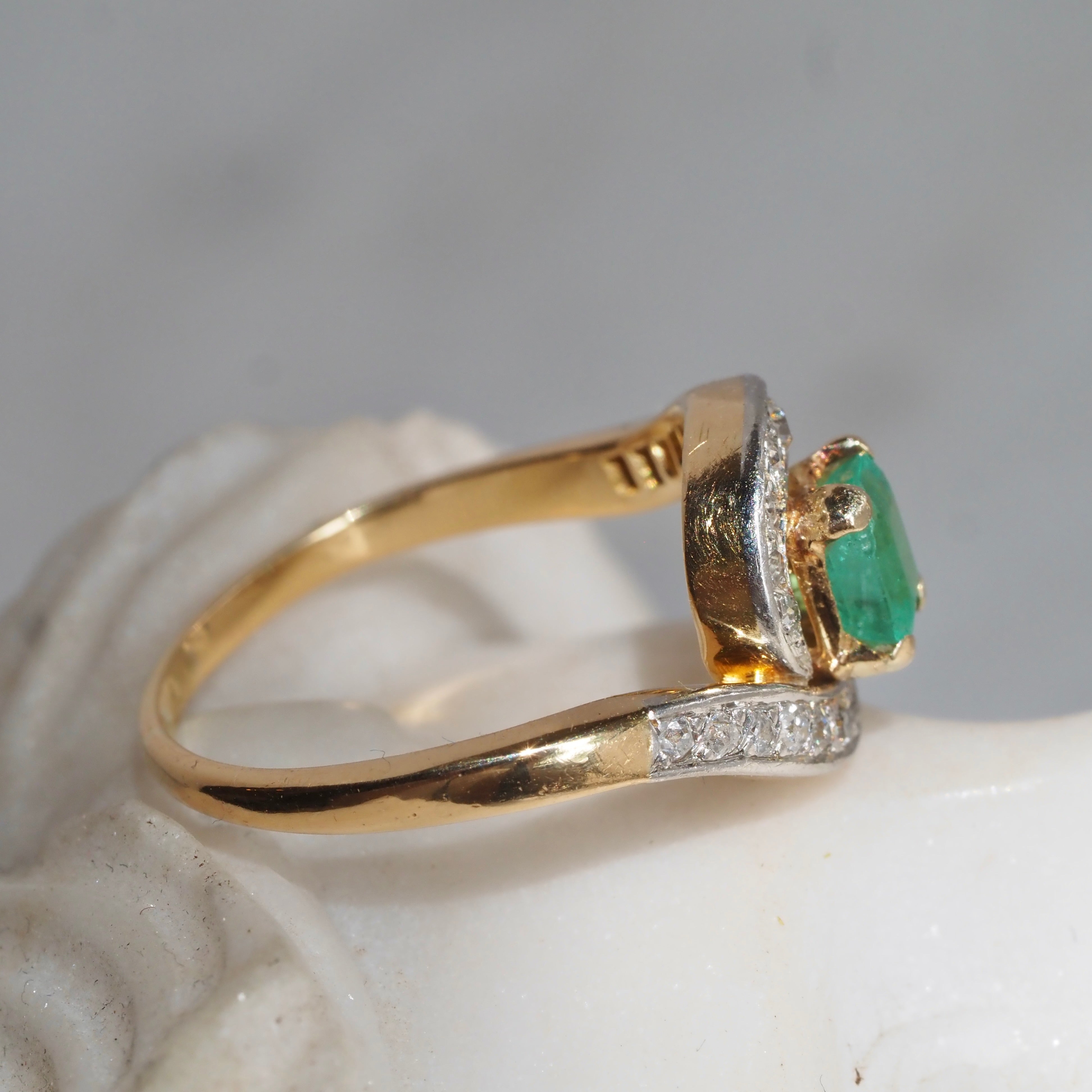 Antique Emerald Diamond Swirl 18k Gold Ring