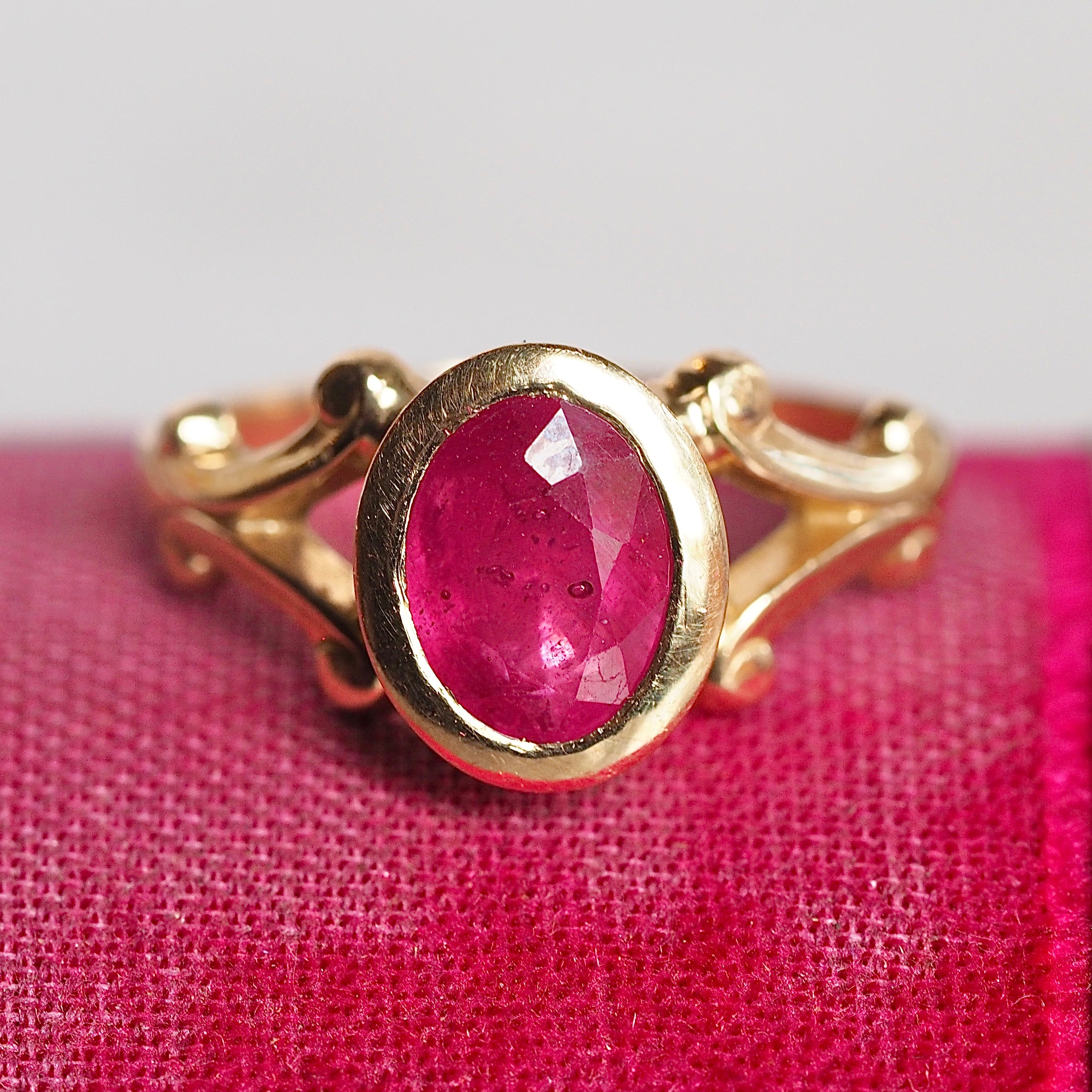 Vintage 14k Gold Natural Ruby Bezel Set Ring