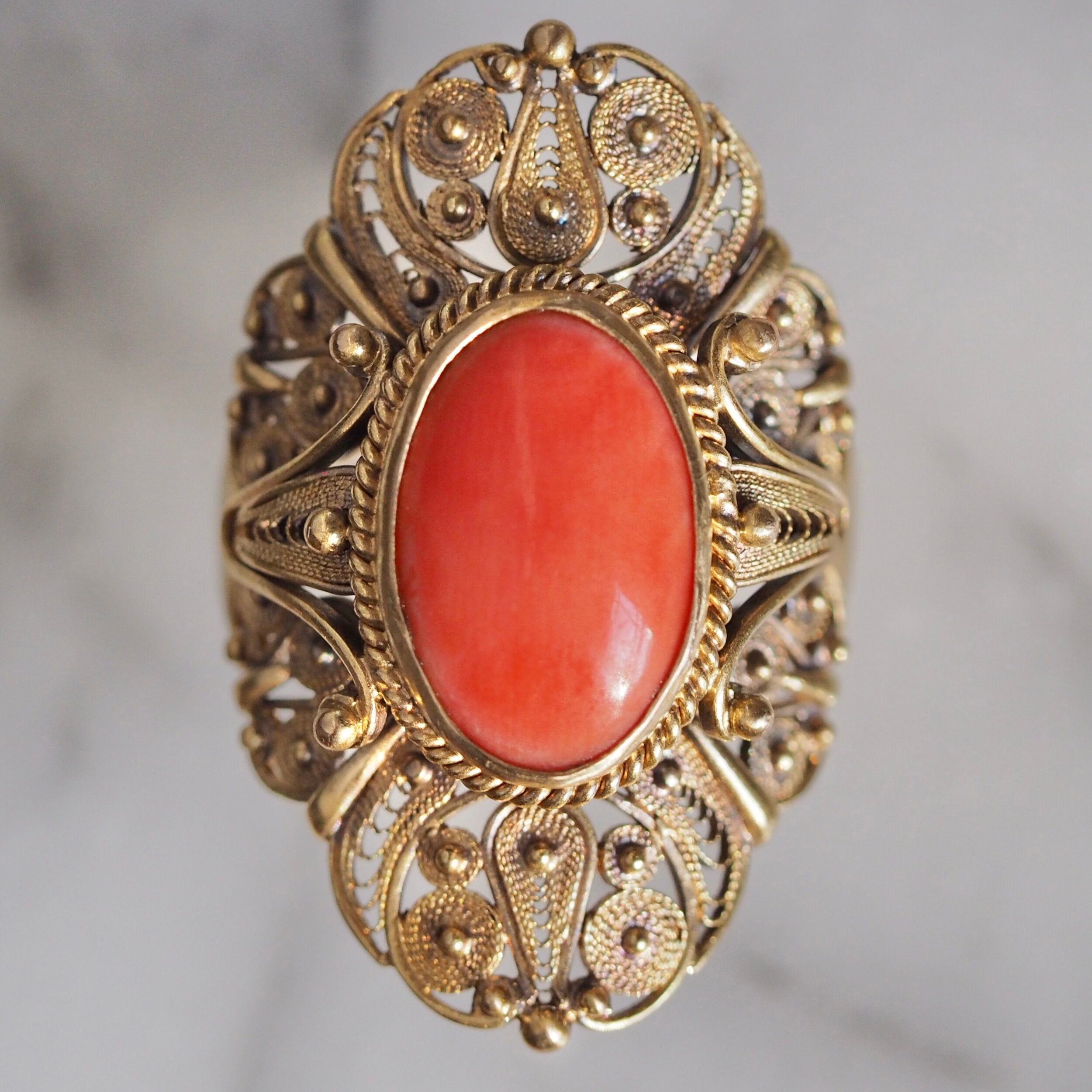 Antique 18k Gold Filigree Coral Ring