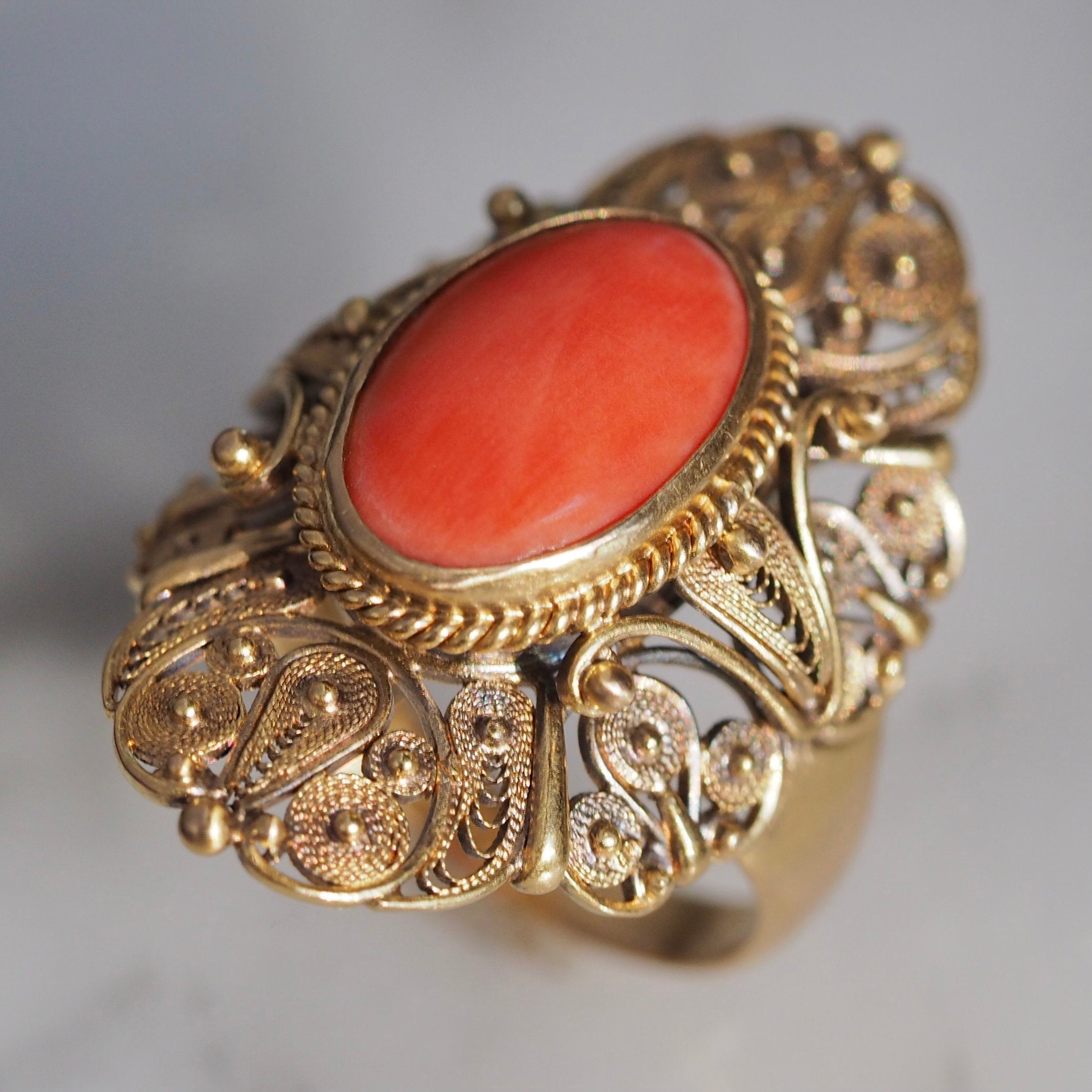 Antique 18k Gold Filigree Coral Ring