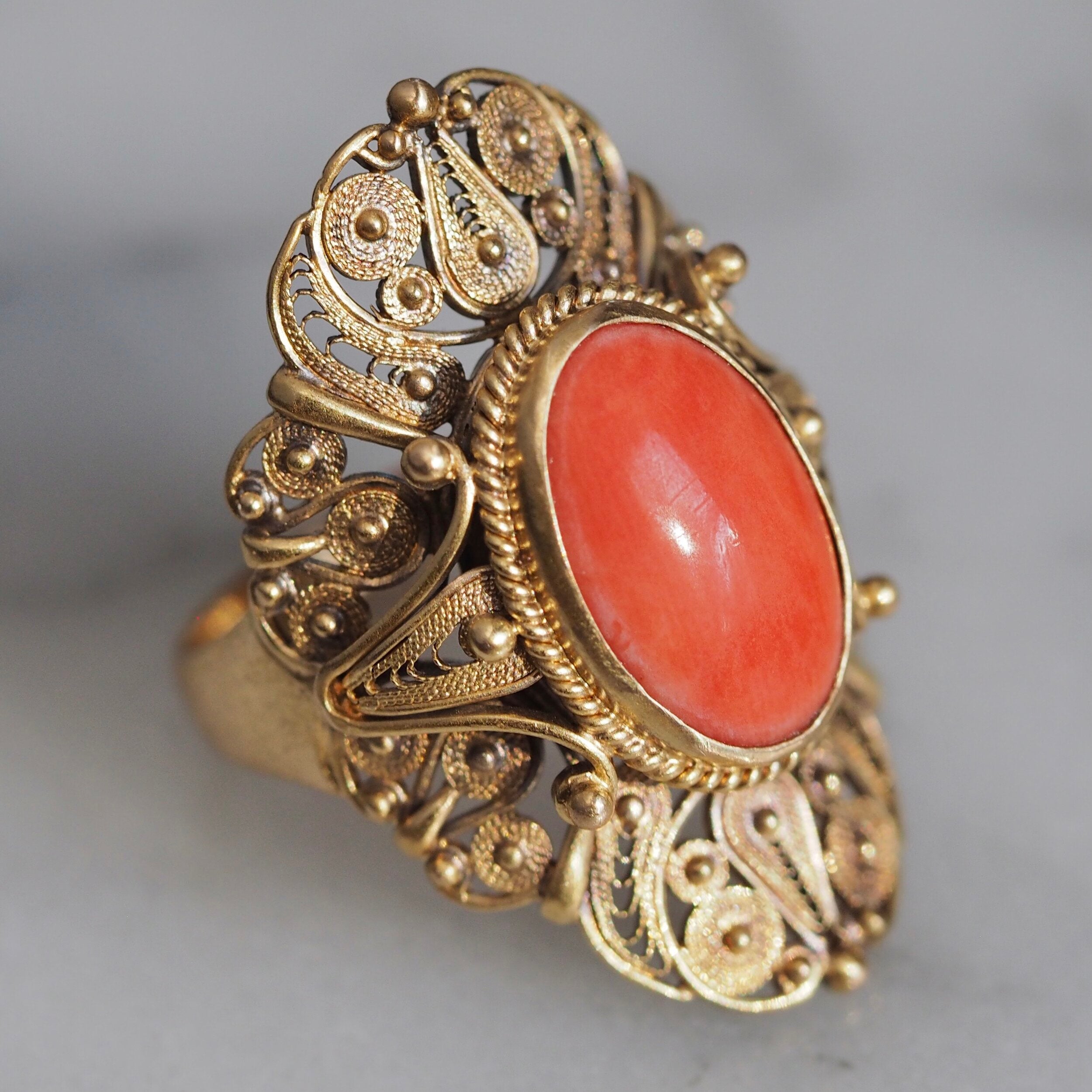 Antique 18k Gold Filigree Coral Ring