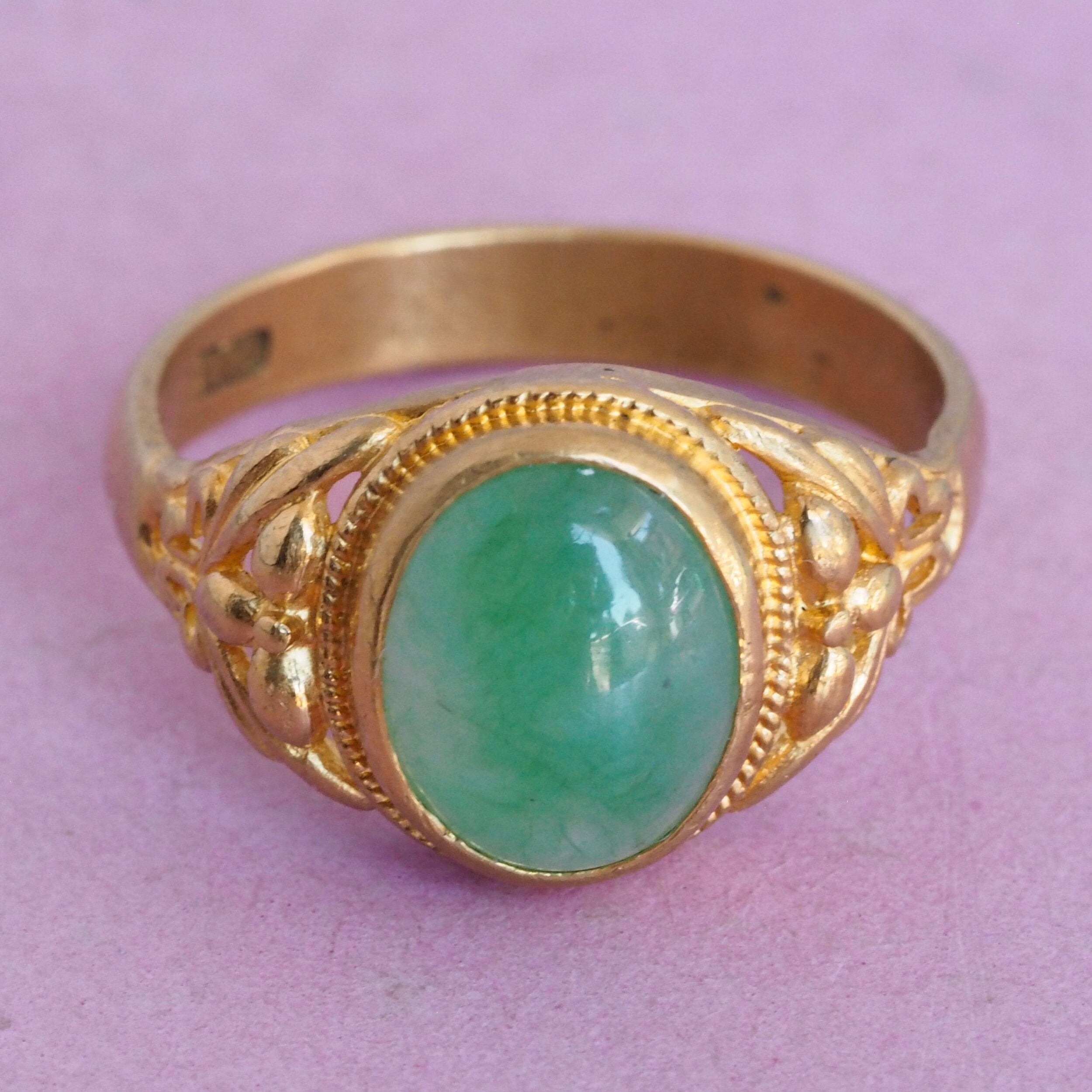 Antique 24k Gold Cabochon Jade Ring