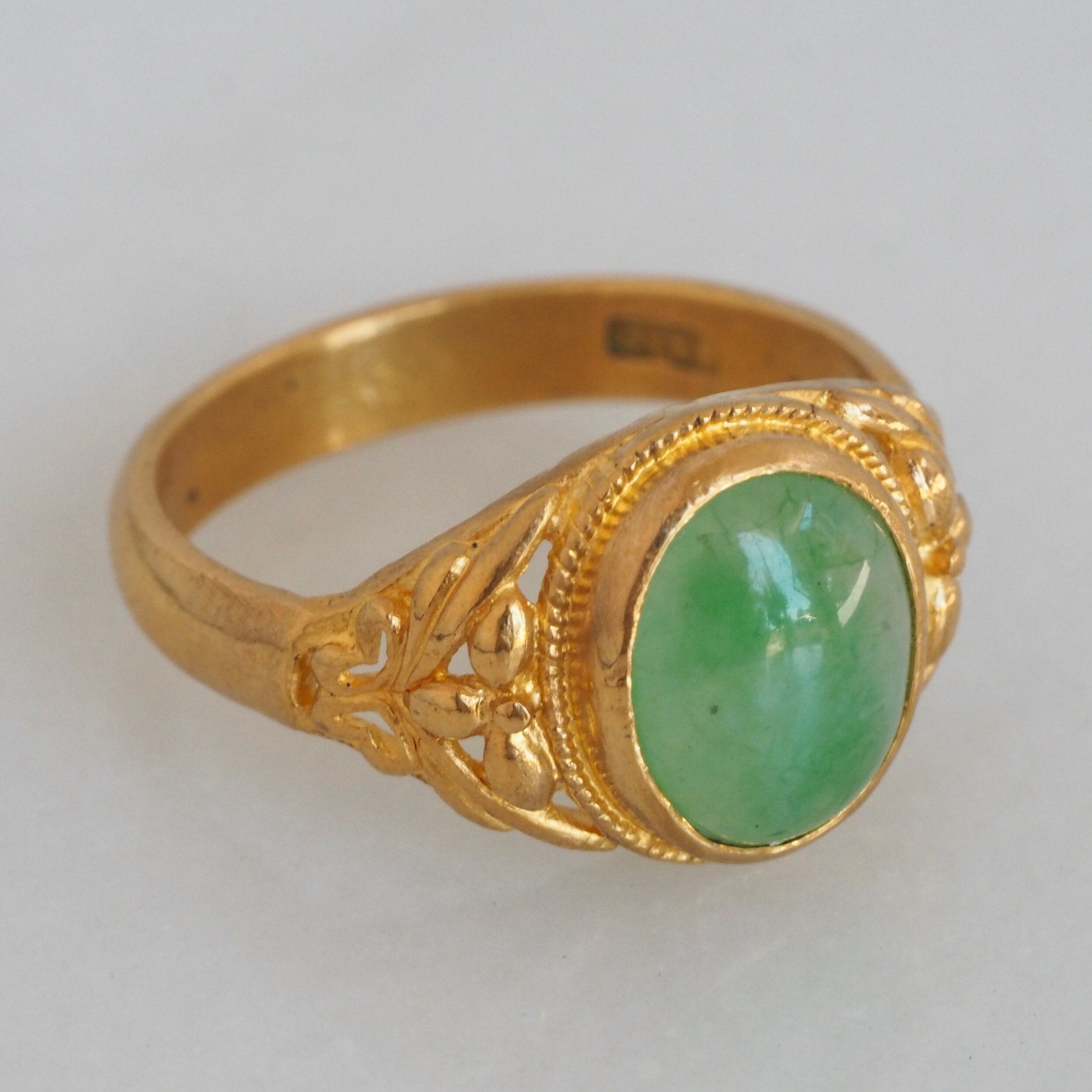Antique 24k Gold Cabochon Jade Ring