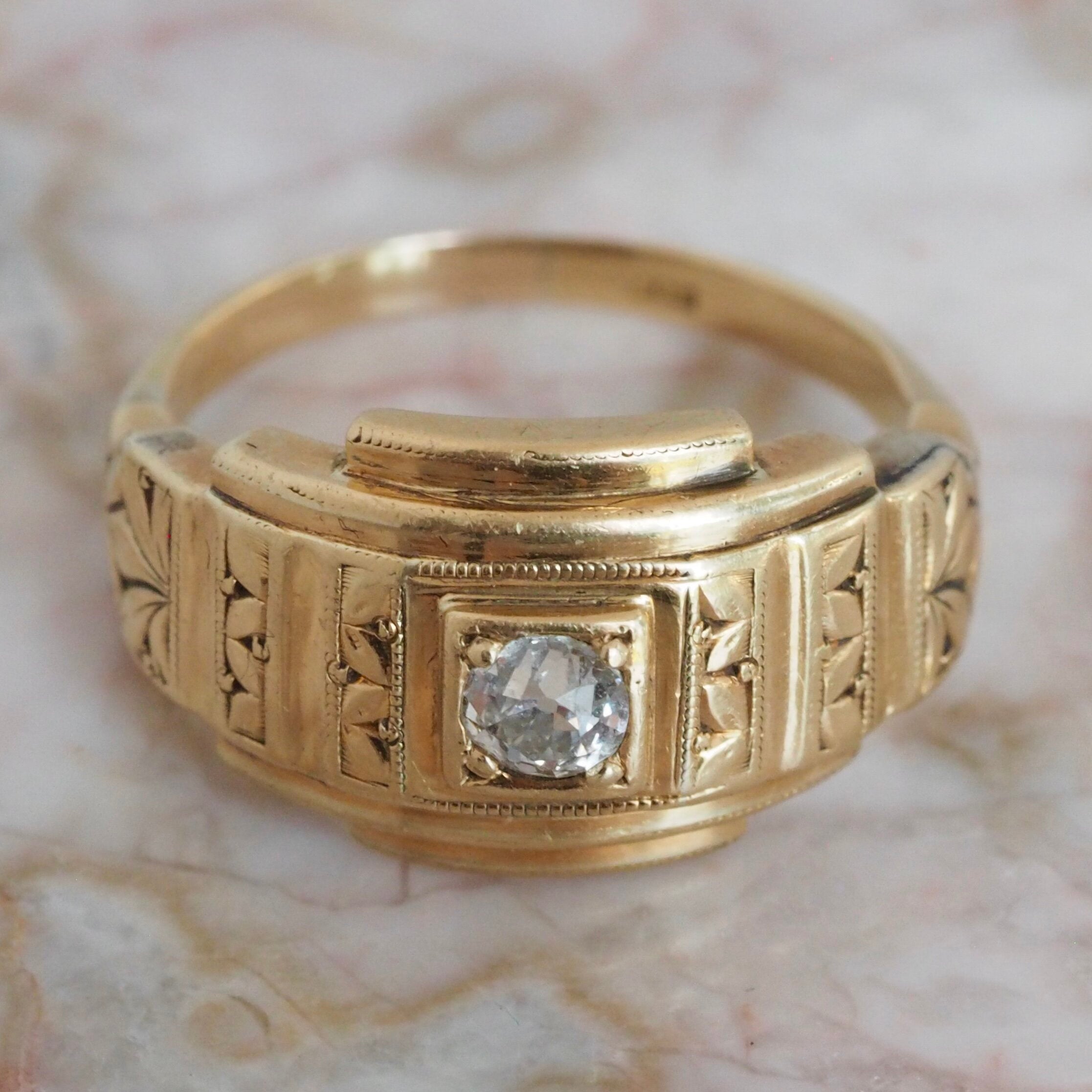 Antique Art Deco 18k Gold Engraved Dome Diamond Ring