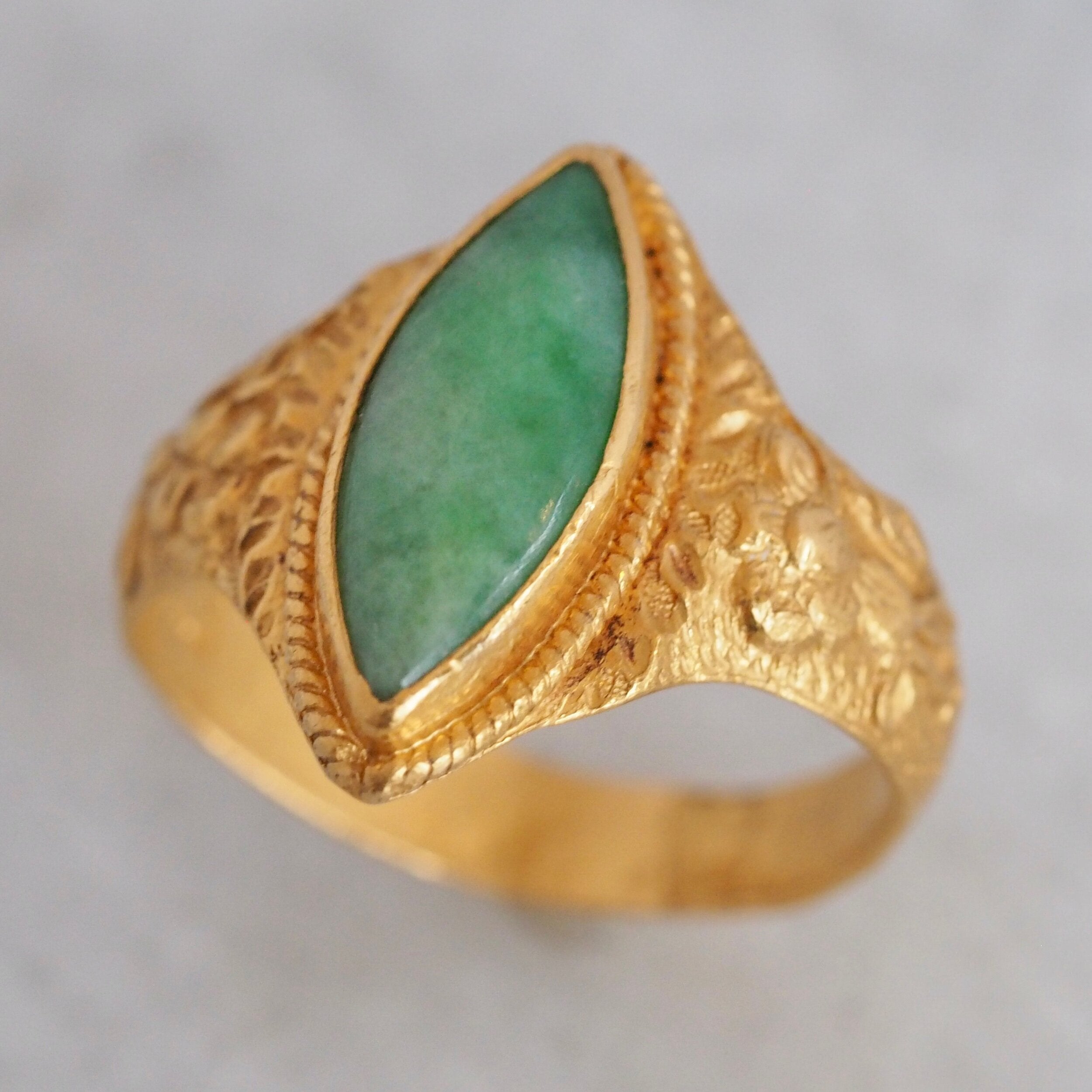 Antique Chinese 22k/24k Gold Jade Navette Ring