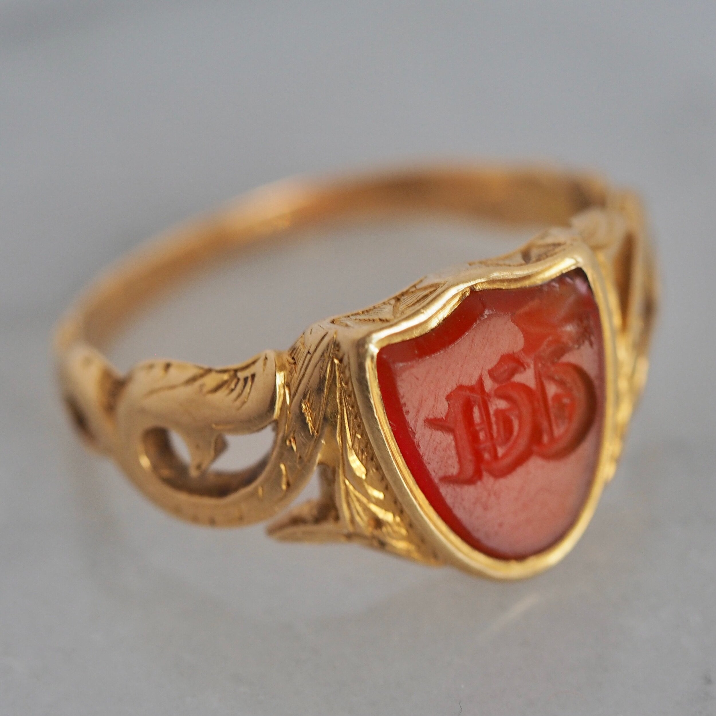 Antique Early Victorian 18k Gold Carnelian Intaglio Shield Signet Ring