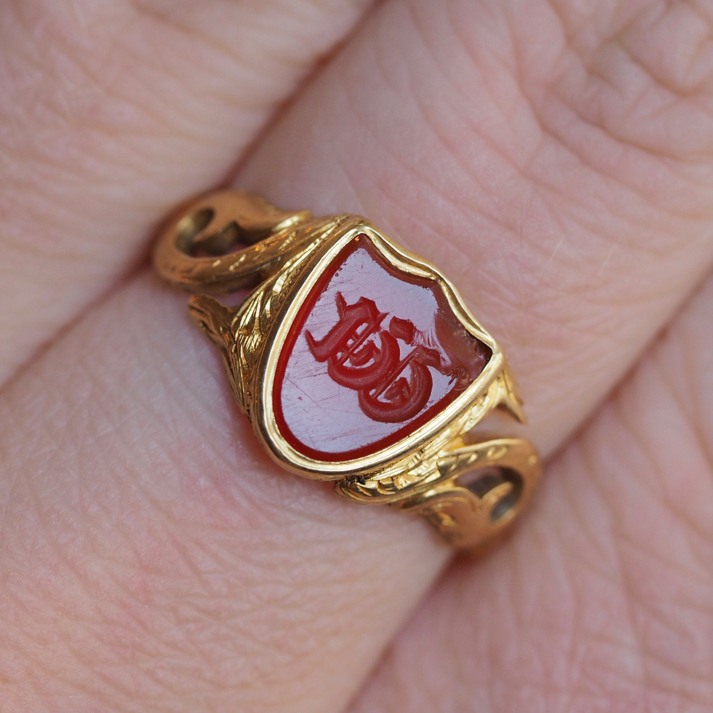 Antique Early Victorian 18k Gold Carnelian Intaglio Shield Signet Ring