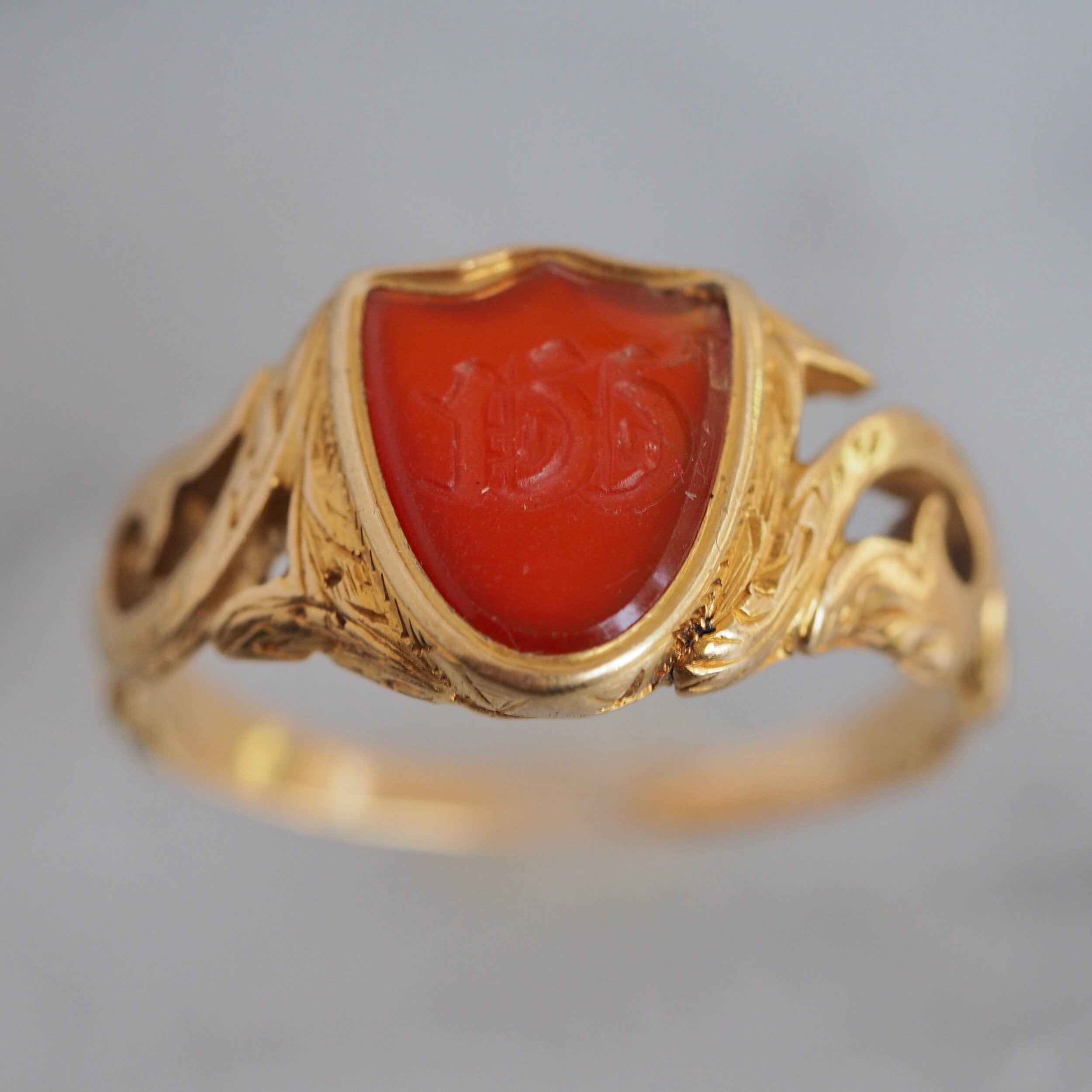 Antique Early Victorian 18k Gold Carnelian Intaglio Shield Signet Ring