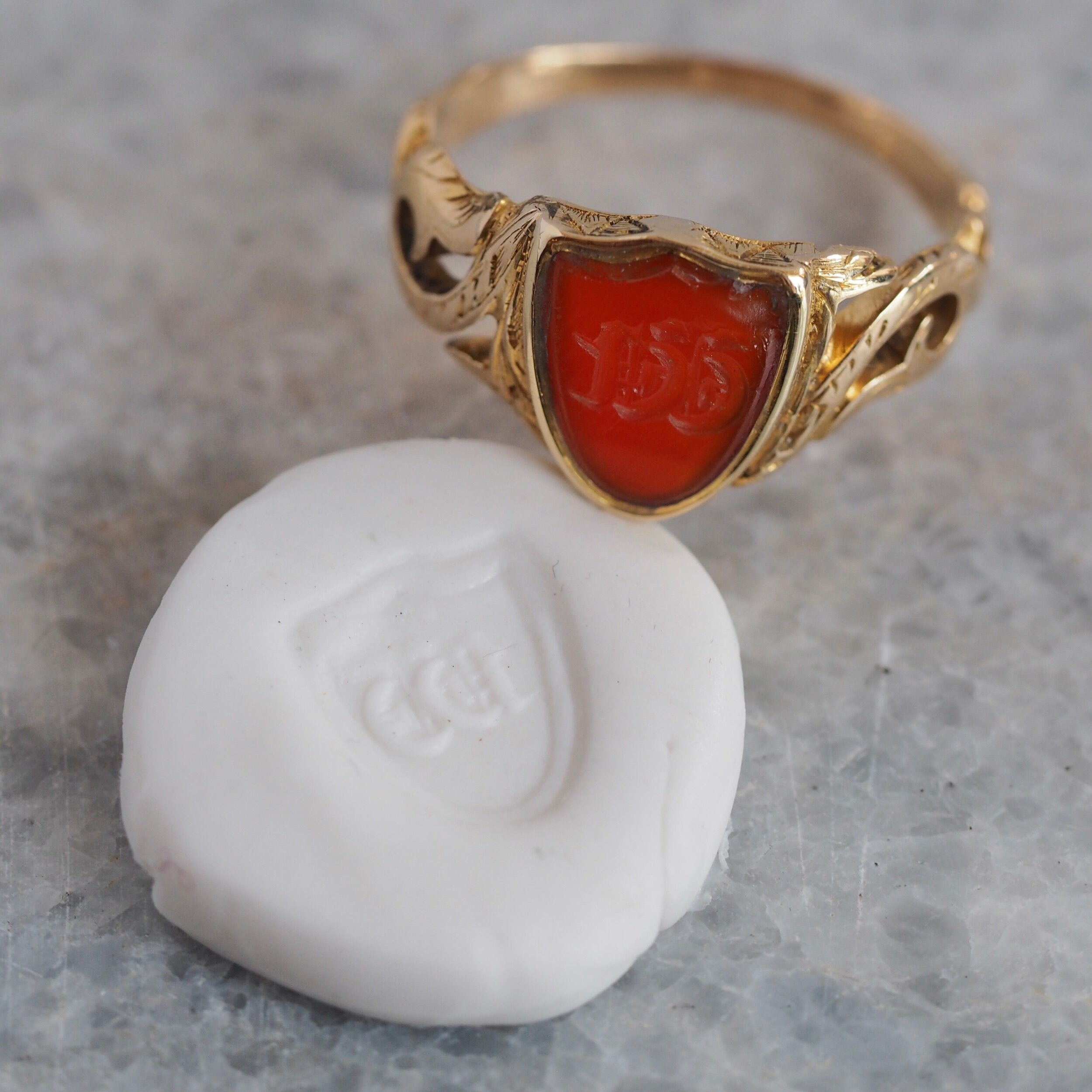 Antique Early Victorian 18k Gold Carnelian Intaglio Shield Signet Ring