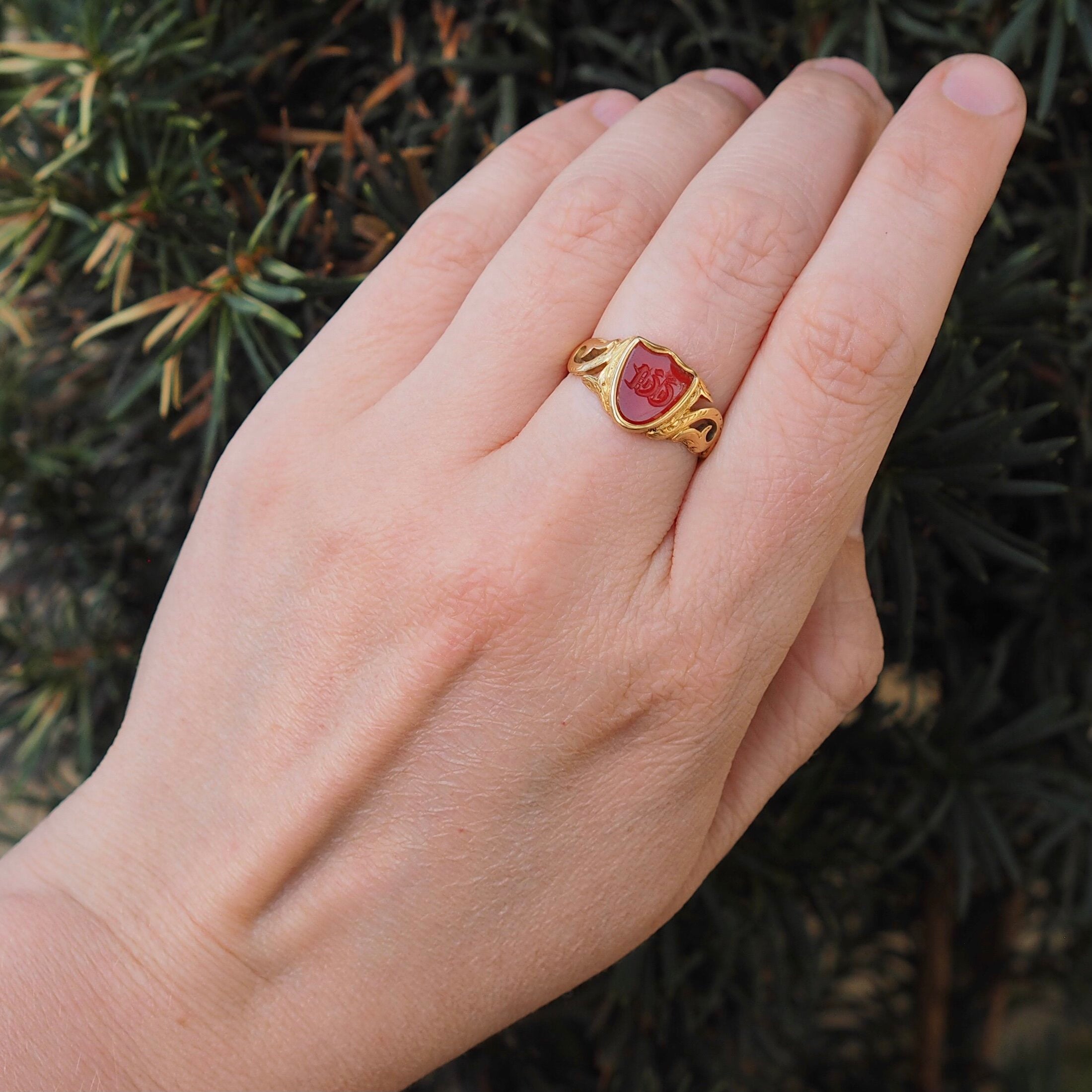 Antique Early Victorian 18k Gold Carnelian Intaglio Shield Signet Ring