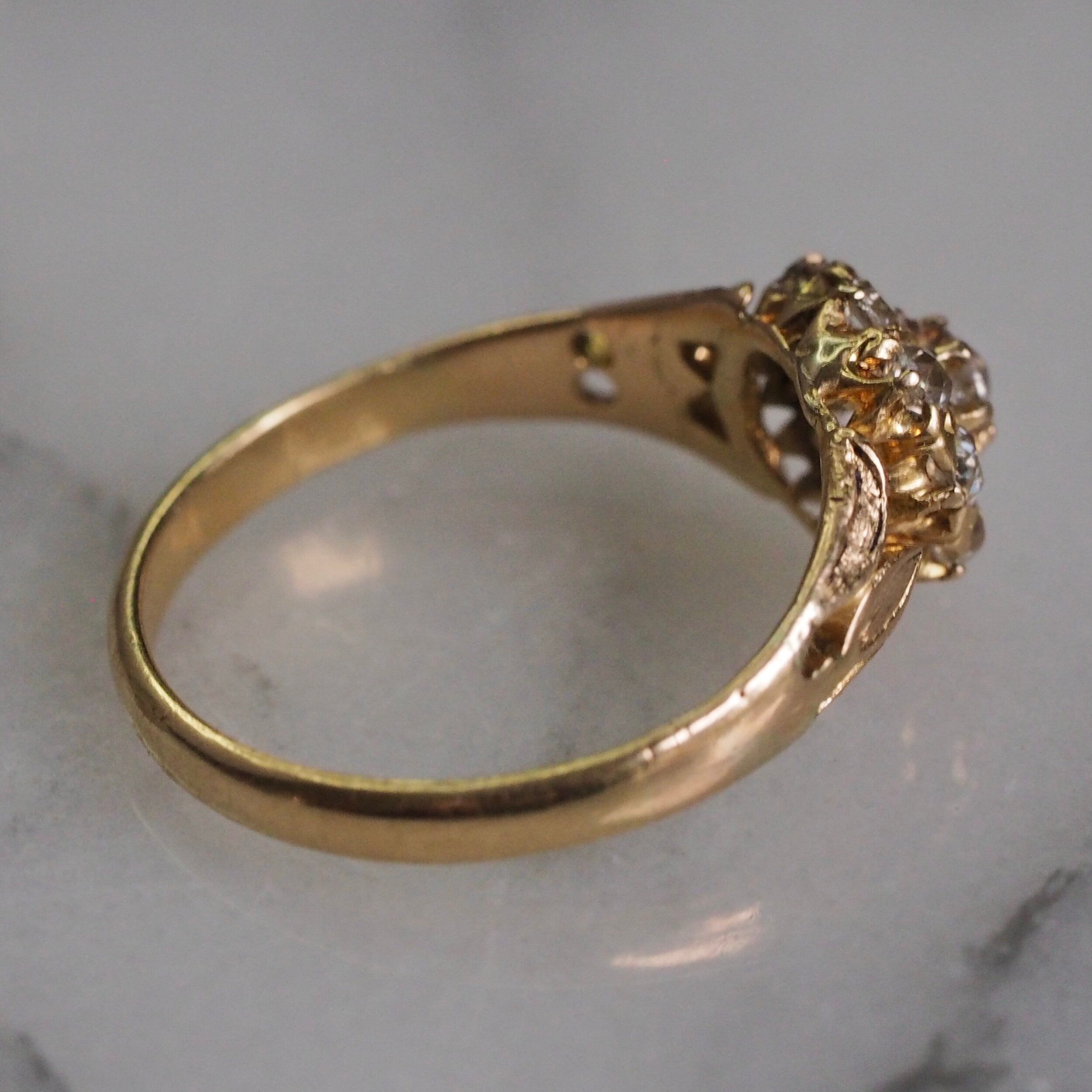 Antique Early Victorian c. 1840 15k Gold Old Mine Cut Diamond Cluster Ring