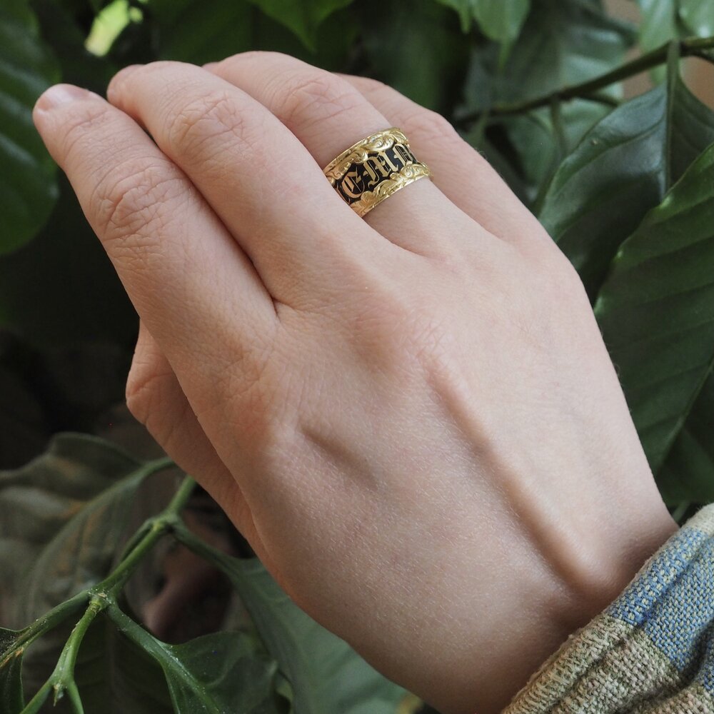 Antique c. 1825 18k Gold and Black Enamel Mourning Ring