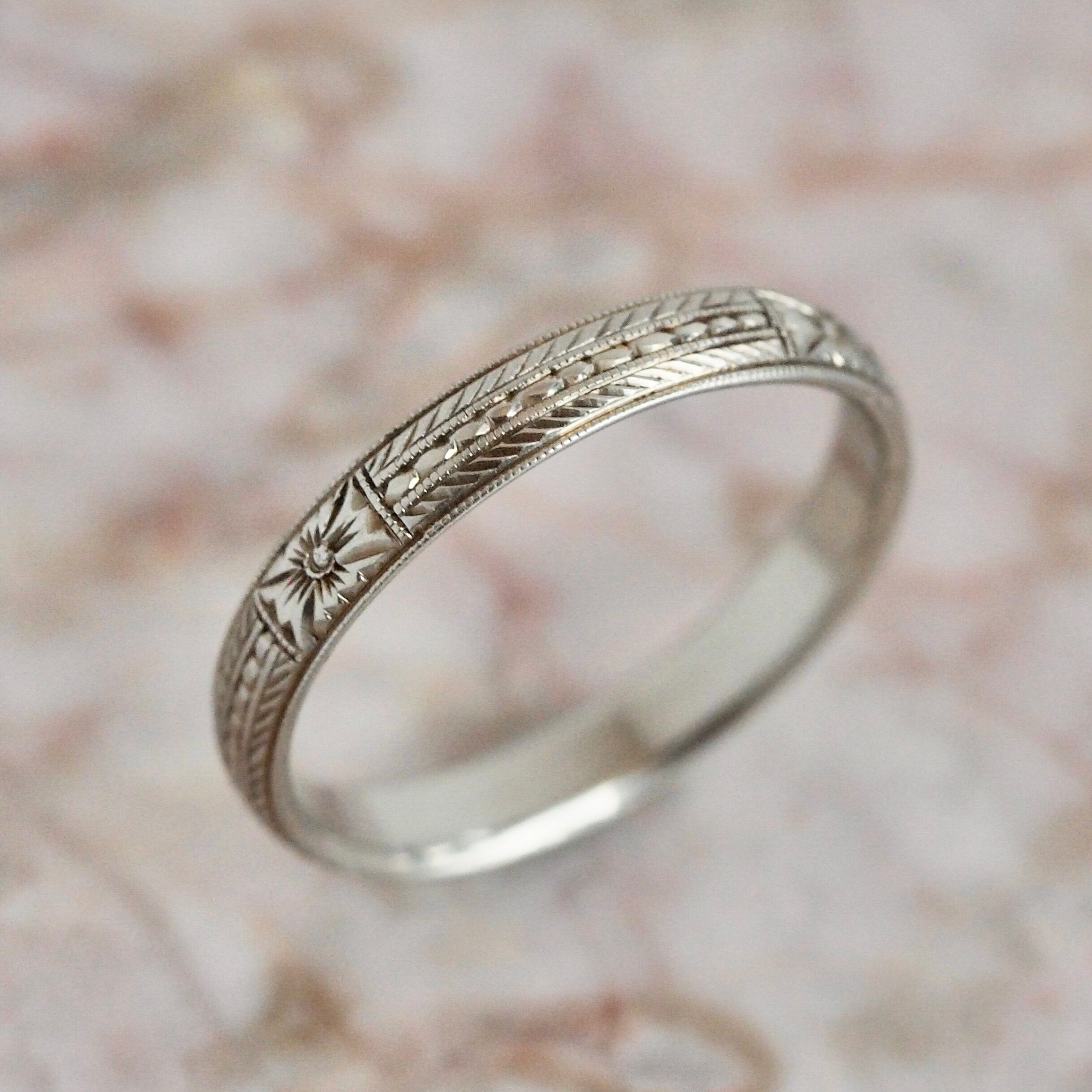 Art Deco 18k White Gold Chevron Motif Band