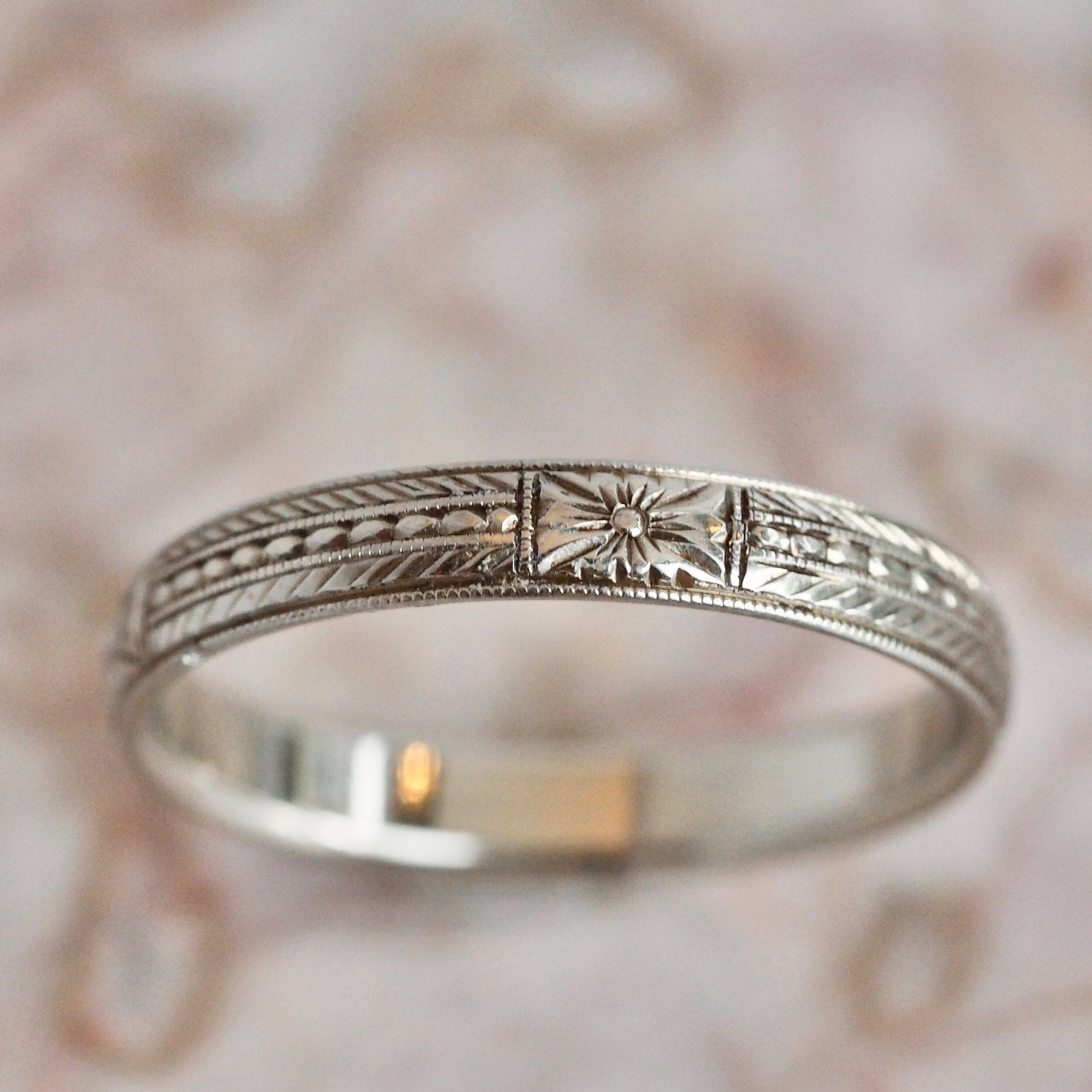 Art Deco 18k White Gold Chevron Motif Band