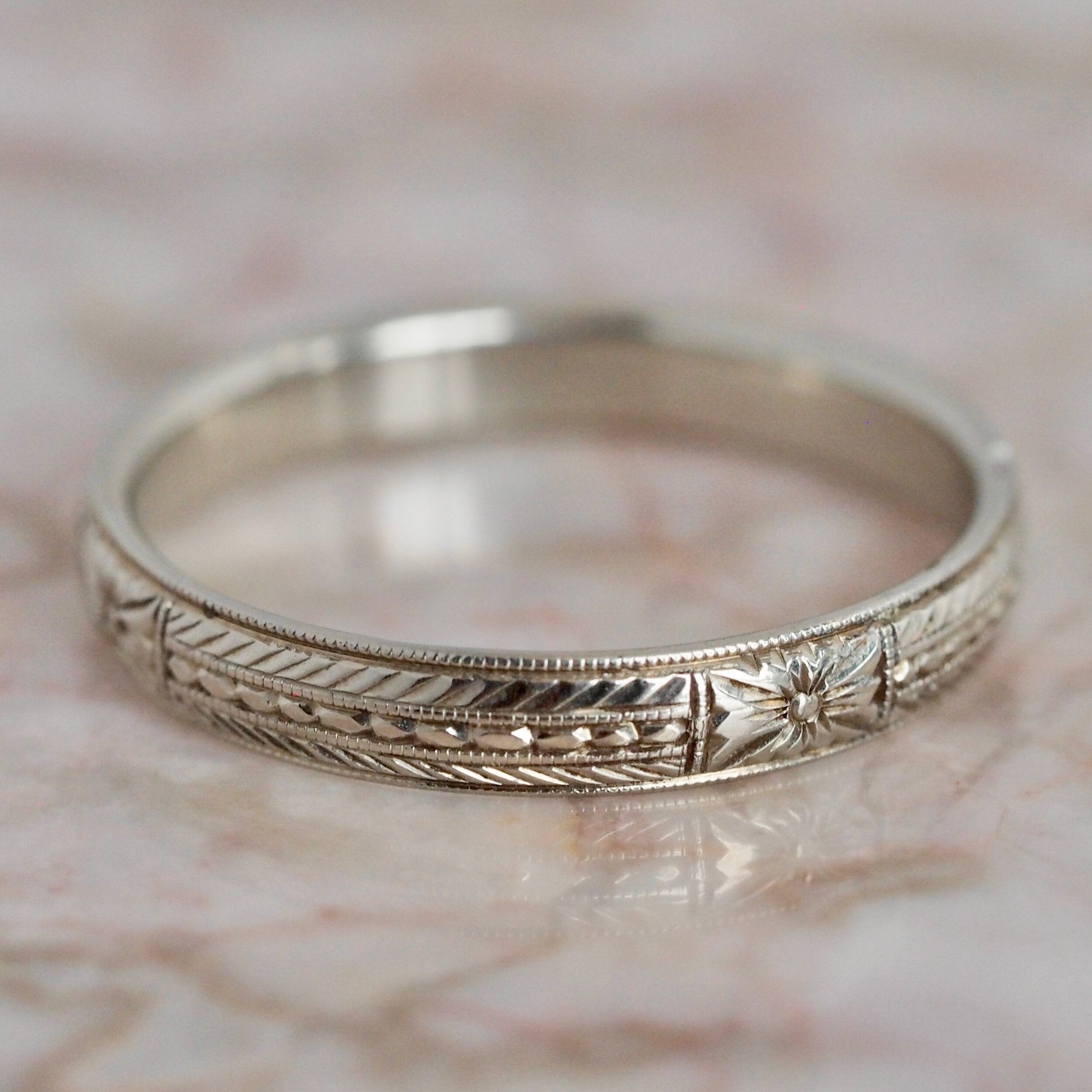 Art Deco 18k White Gold Chevron Motif Band