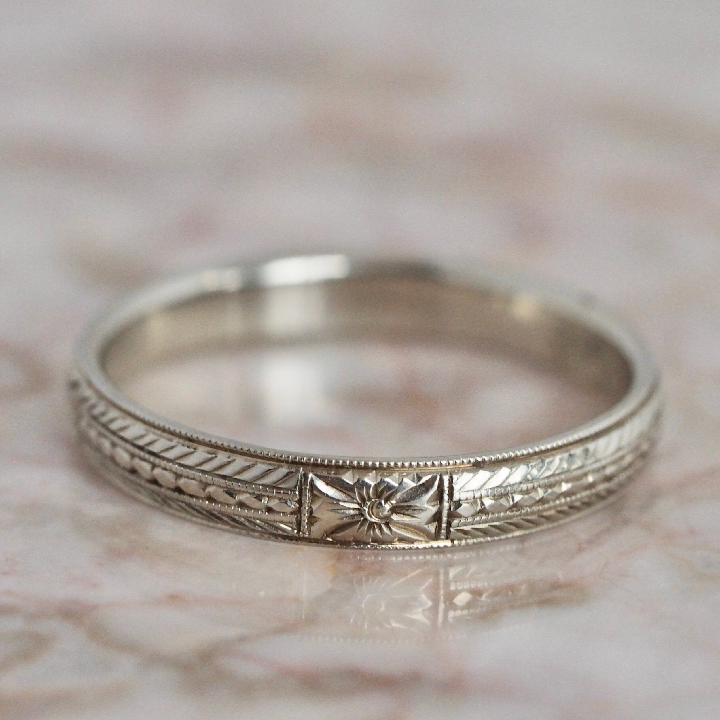 Art Deco 18k White Gold Chevron Motif Band